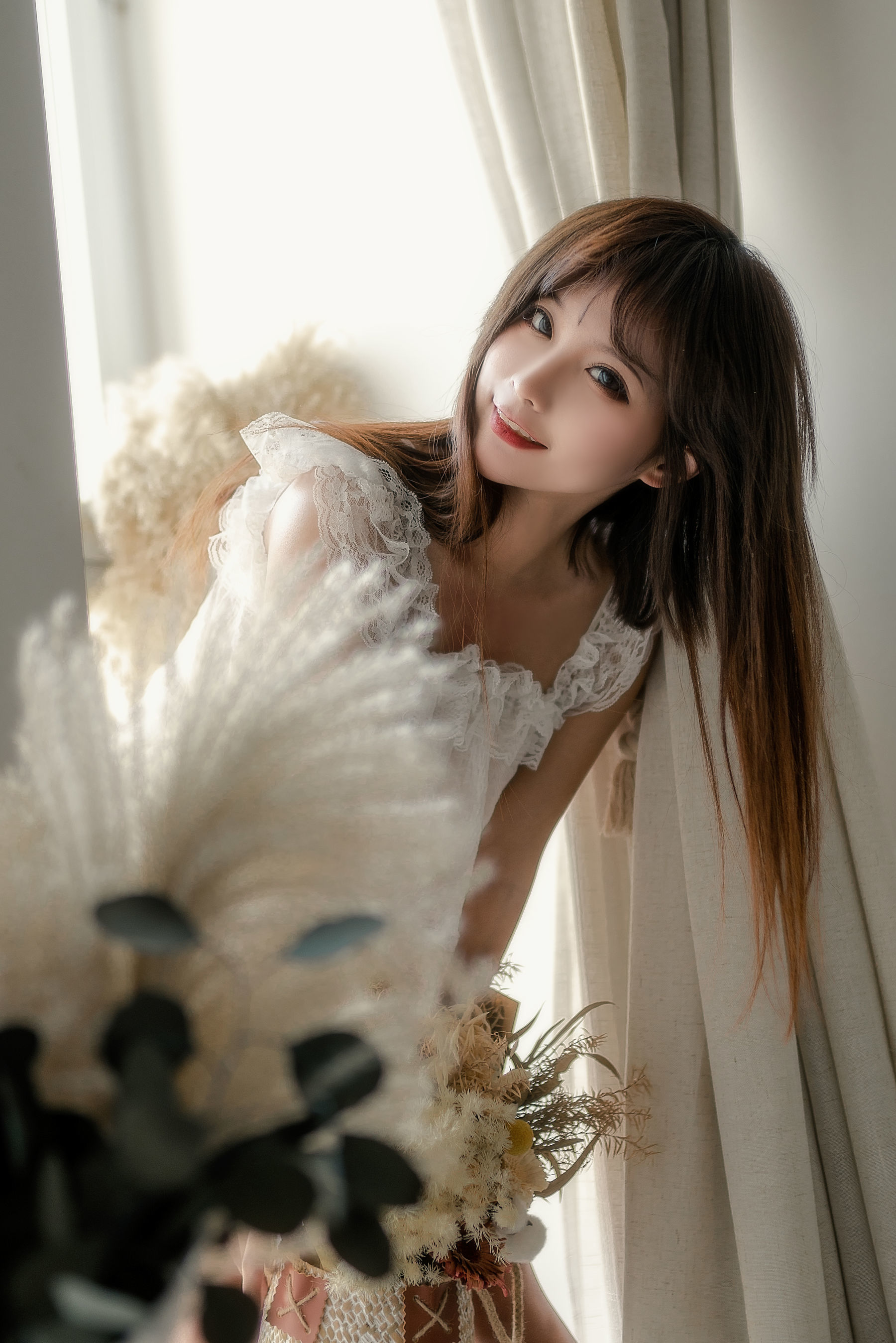 COS Phúc lợi] Blogger Anime Stun Mo Mo - Voi Áo ngủ Trắng