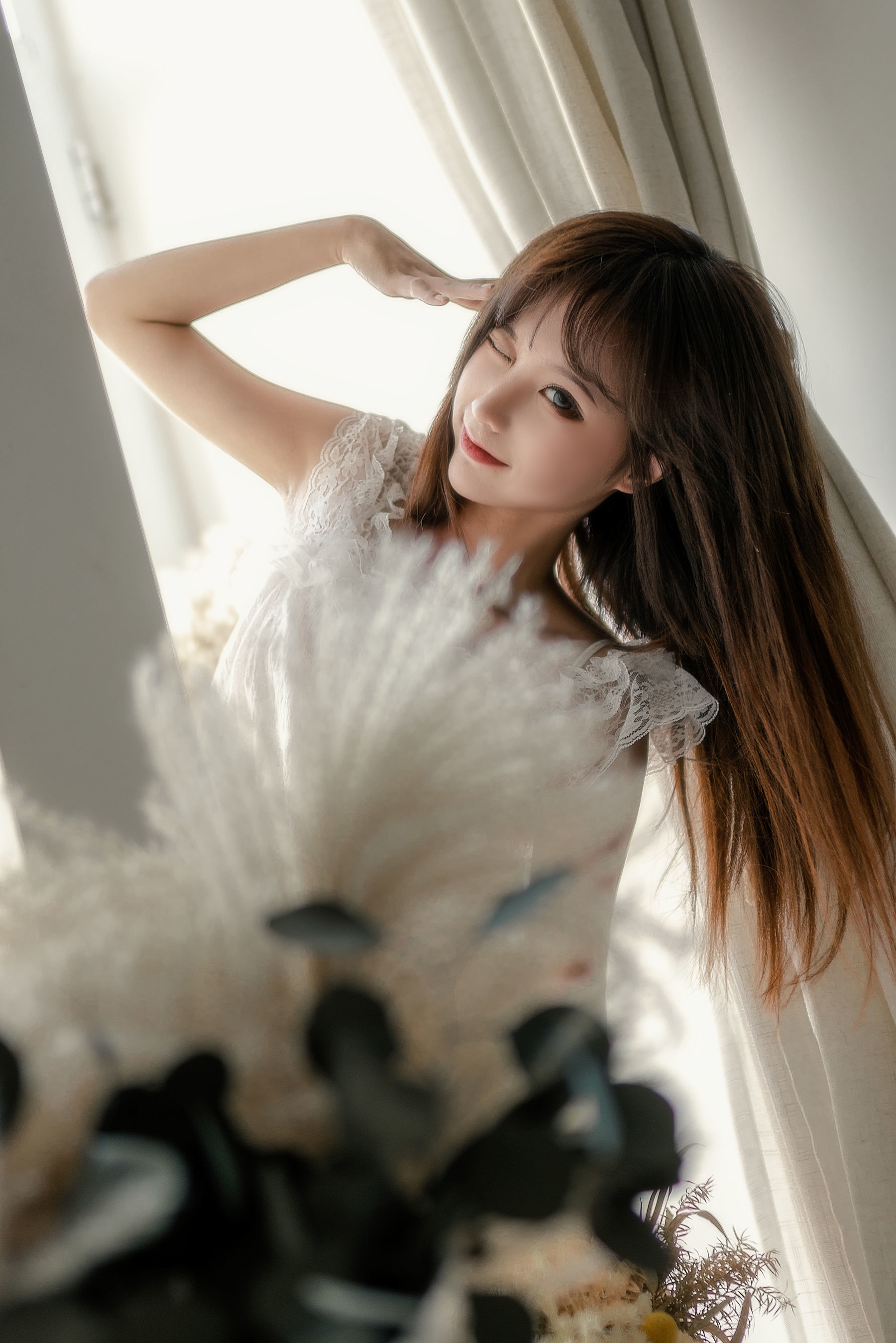 COS Phúc lợi] Blogger Anime Stun Mo Mo - Voi Áo ngủ Trắng