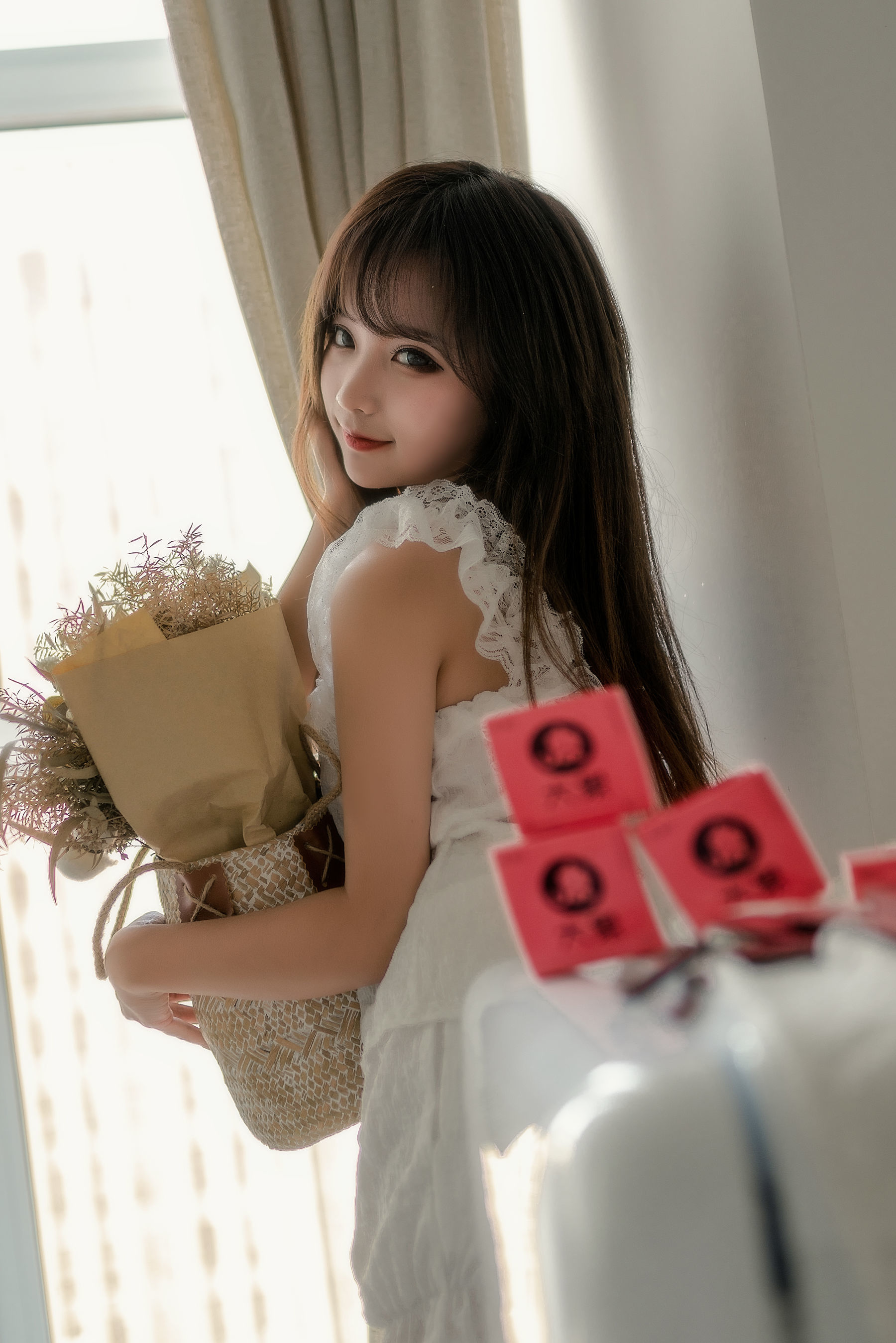 COS Phúc lợi] Blogger Anime Stun Mo Mo - Voi Áo ngủ Trắng