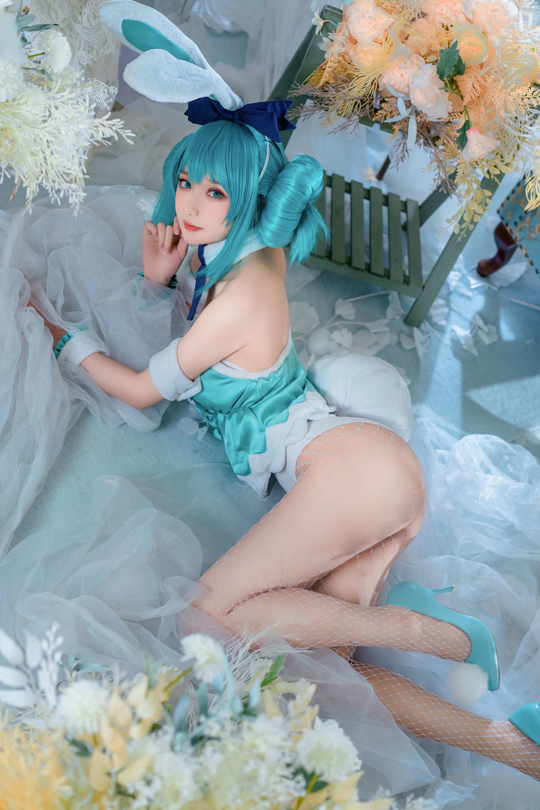 [COS福利] 动漫博主阿包也是兔娘 - 白兔miku