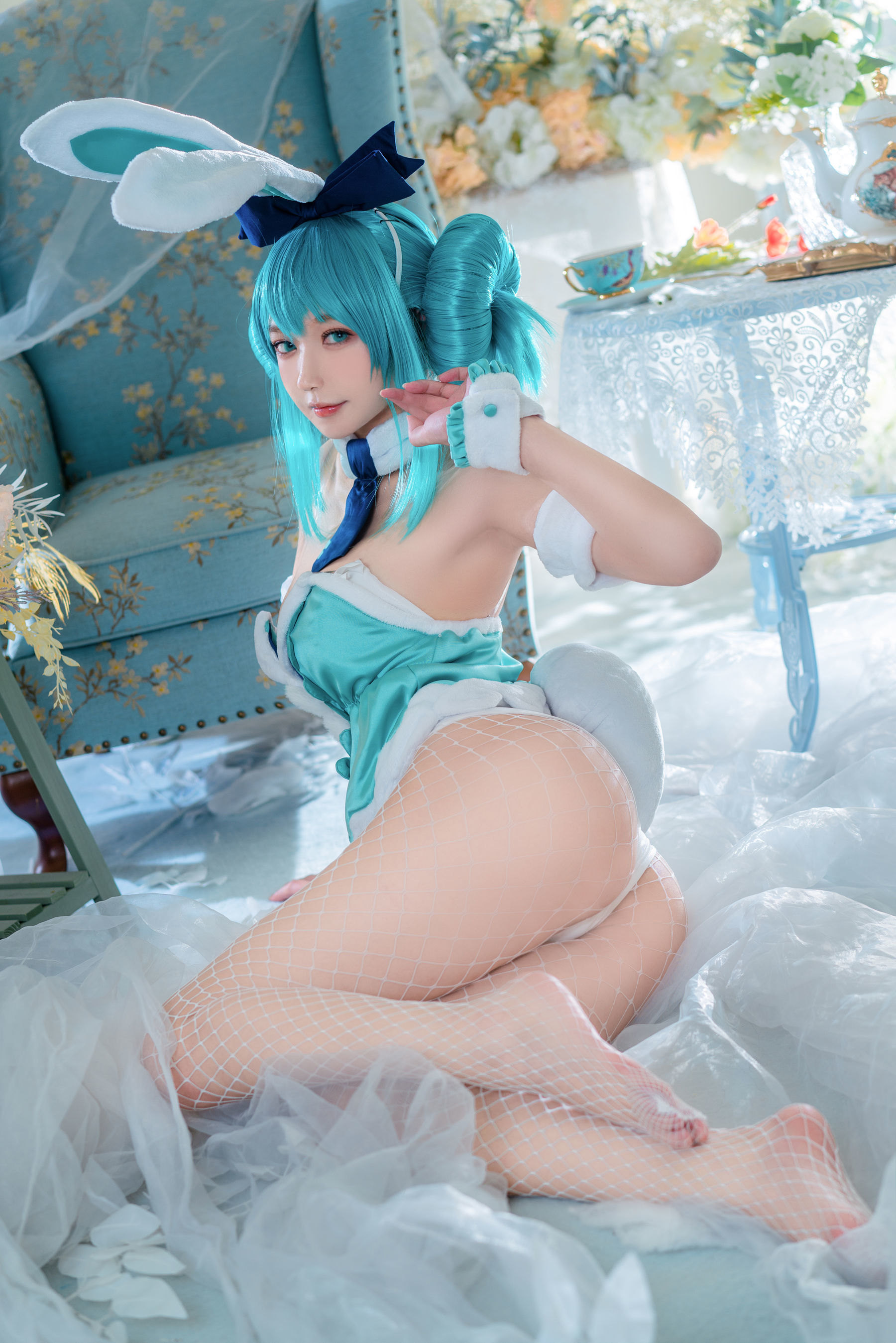 [COS福利] 动漫博主阿包也是兔娘 - 白兔miku