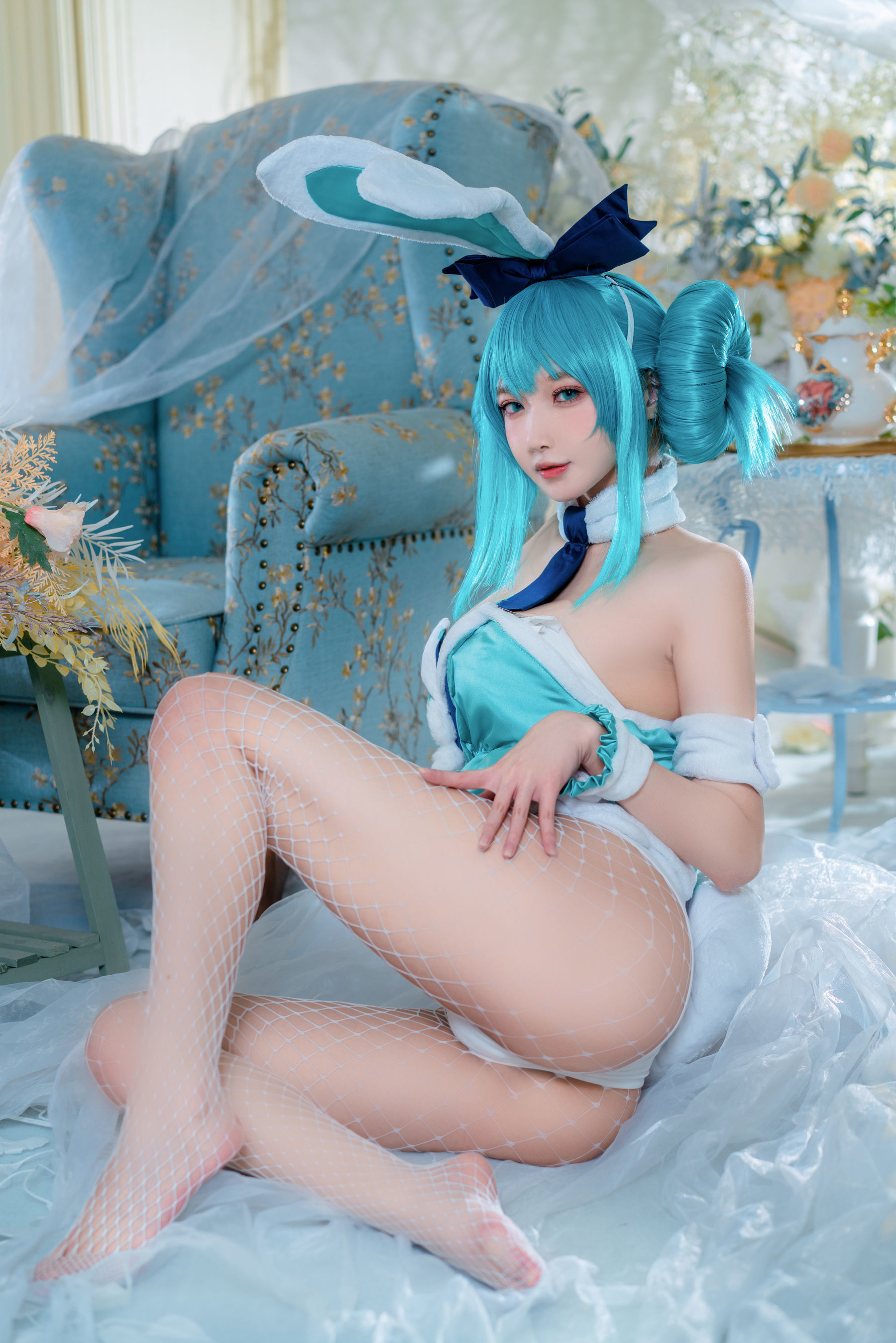 [COS福利] 动漫博主阿包也是兔娘 - 白兔miku