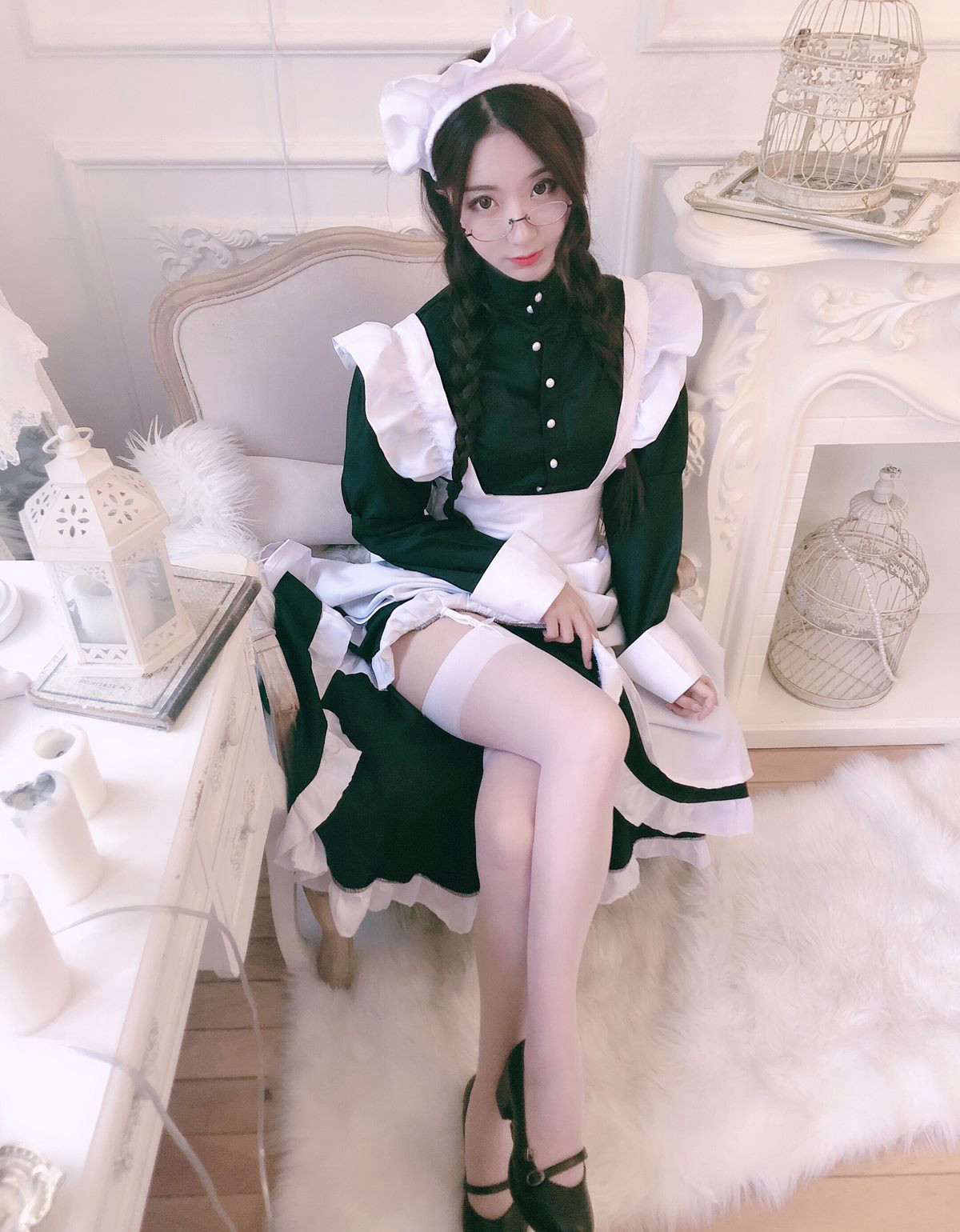 COS Beautiful Woman Kurokawa Large Scale White Stockings Glasses HD Beautiful Legs Photo Cosplay