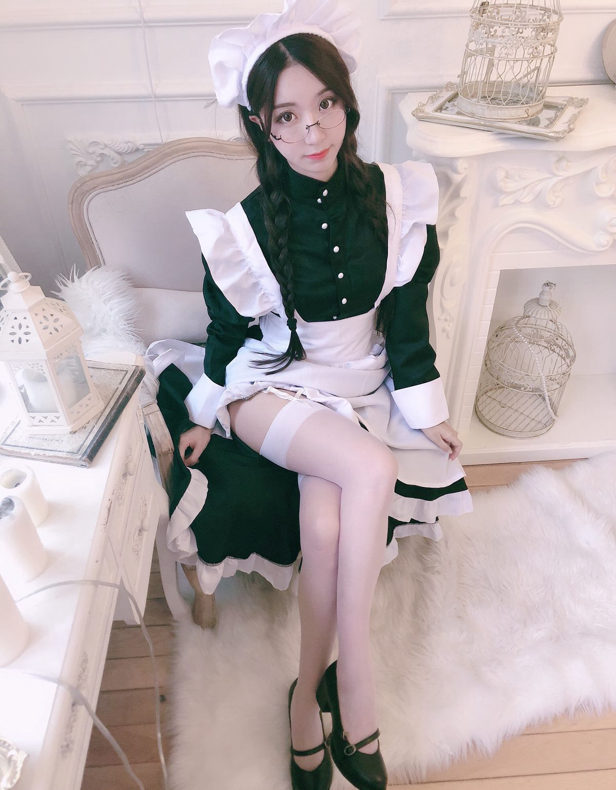 COS Beautiful Woman Kurokawa Large Scale White Stockings Glasses HD Beautiful Legs Photo Cosplay