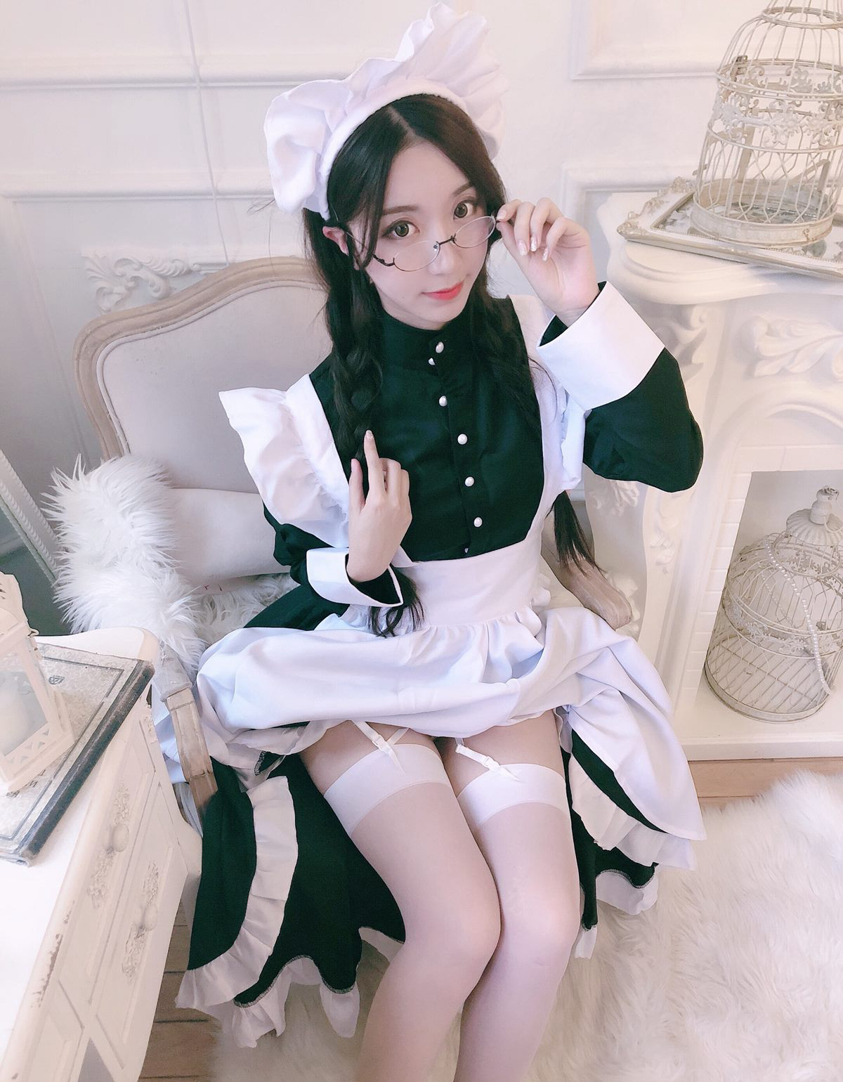 COS Beautiful Woman Kurokawa Large Scale White Stockings Glasses HD Beautiful Legs Photo Cosplay