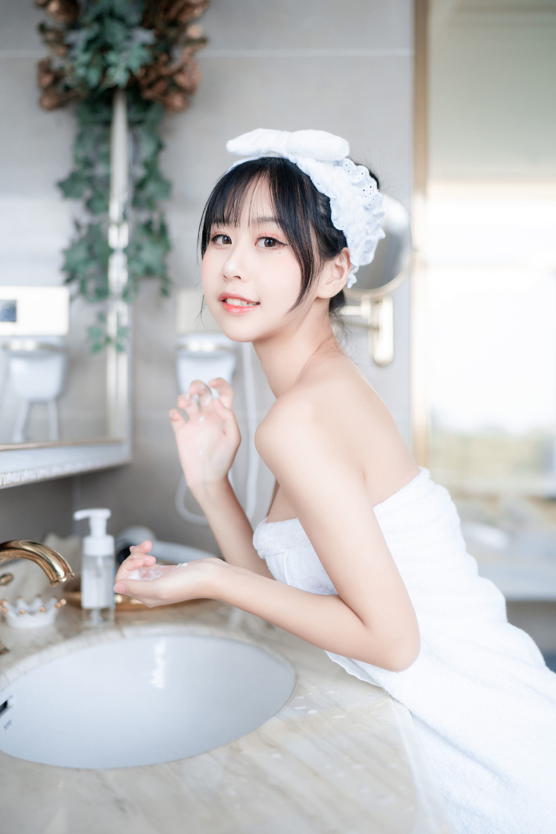 [COS福利] 阳光美少女萌芽儿o0 - 浴巾