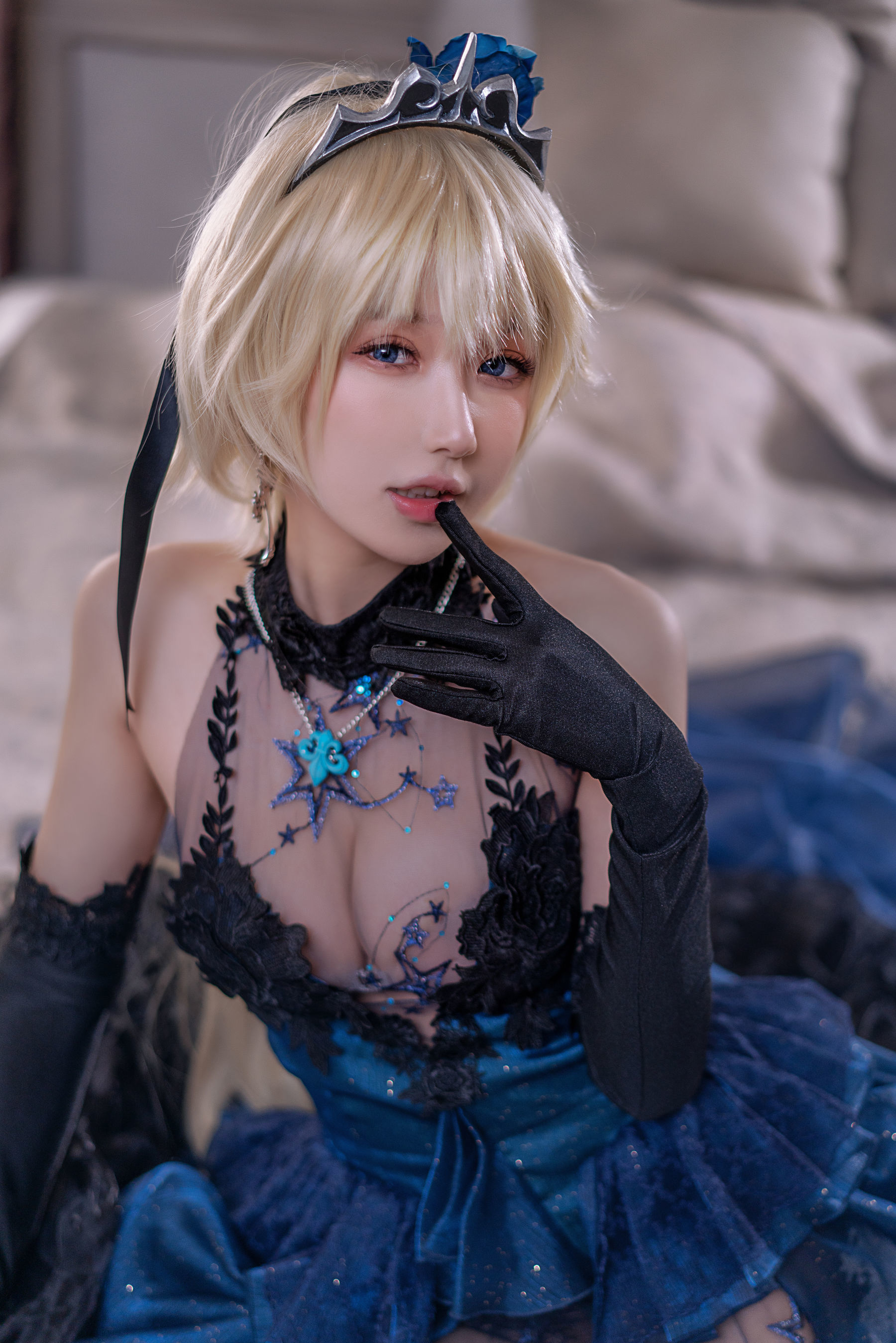 Internet Celebrity Coser Photobook] Anime Blogger A'Bao is also Bunny Girl - Joan of Arc Wedding Dress