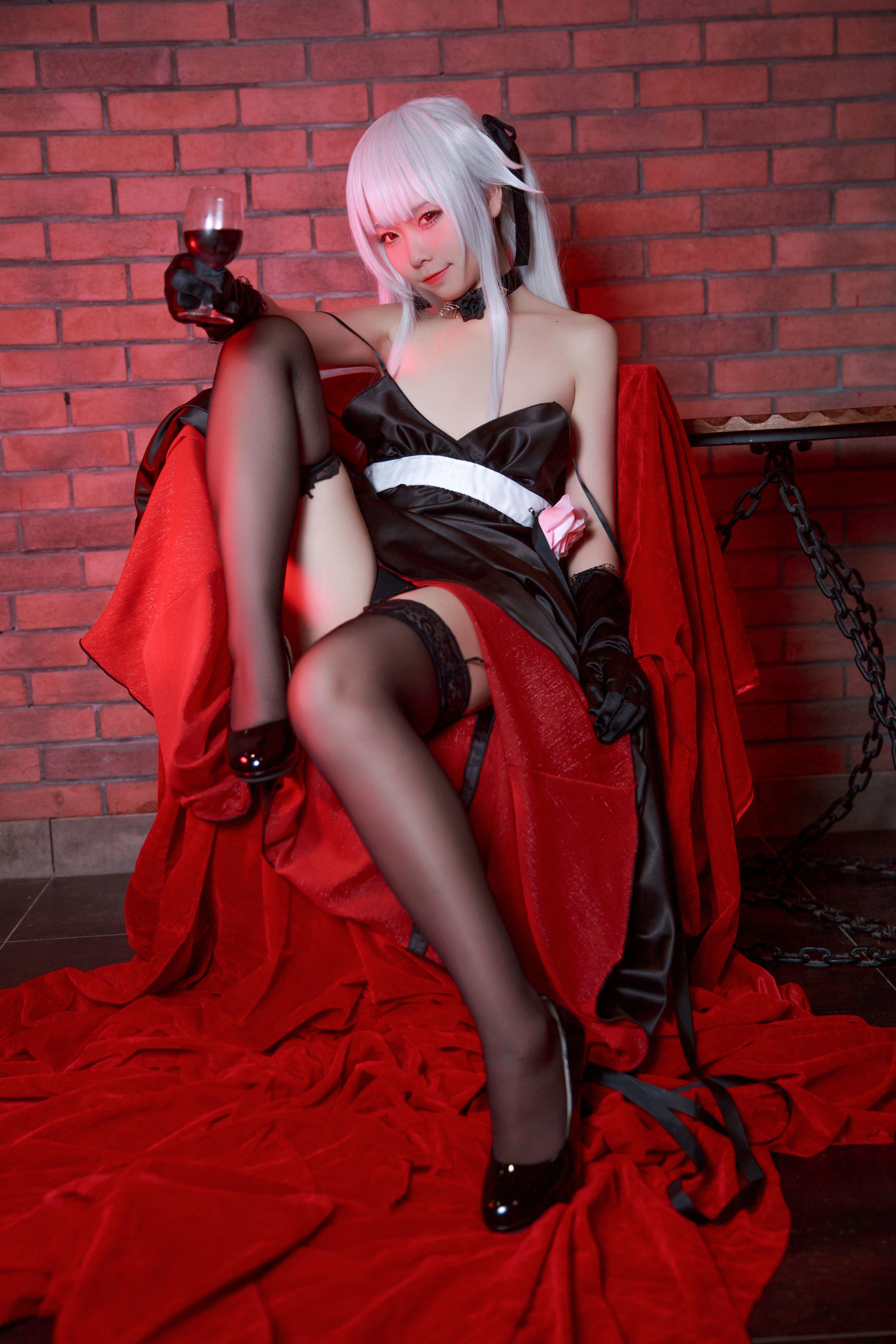เน็ตไอดอล COSER ภาพถ่าย] อนิเมะบล็อกเกอร์ G44 จะไม่ได้รับบาดเจ็บ - ฝูจือ ชุดกระโปรงดำราตรี
