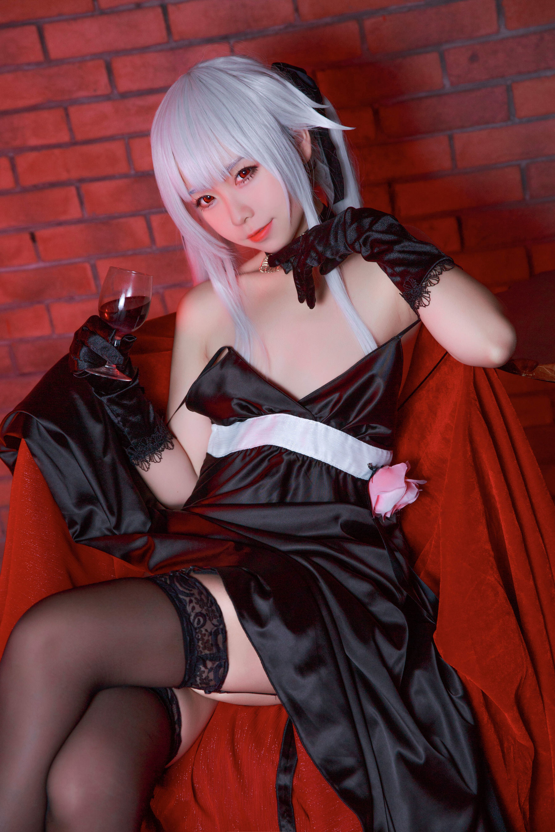 เน็ตไอดอล COSER ภาพถ่าย] อนิเมะบล็อกเกอร์ G44 จะไม่ได้รับบาดเจ็บ - ฝูจือ ชุดกระโปรงดำราตรี