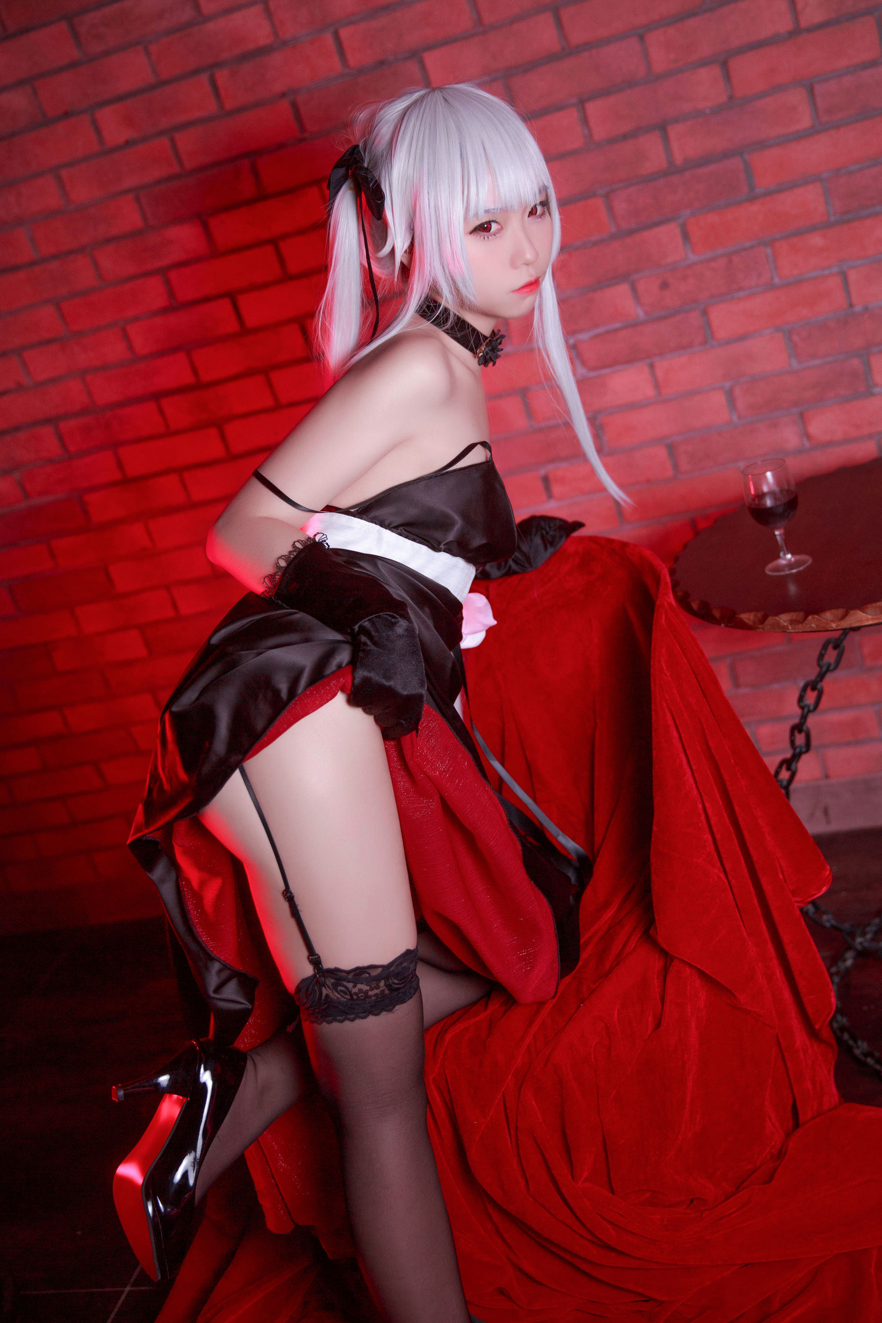 เน็ตไอดอล COSER ภาพถ่าย] อนิเมะบล็อกเกอร์ G44 จะไม่ได้รับบาดเจ็บ - ฝูจือ ชุดกระโปรงดำราตรี