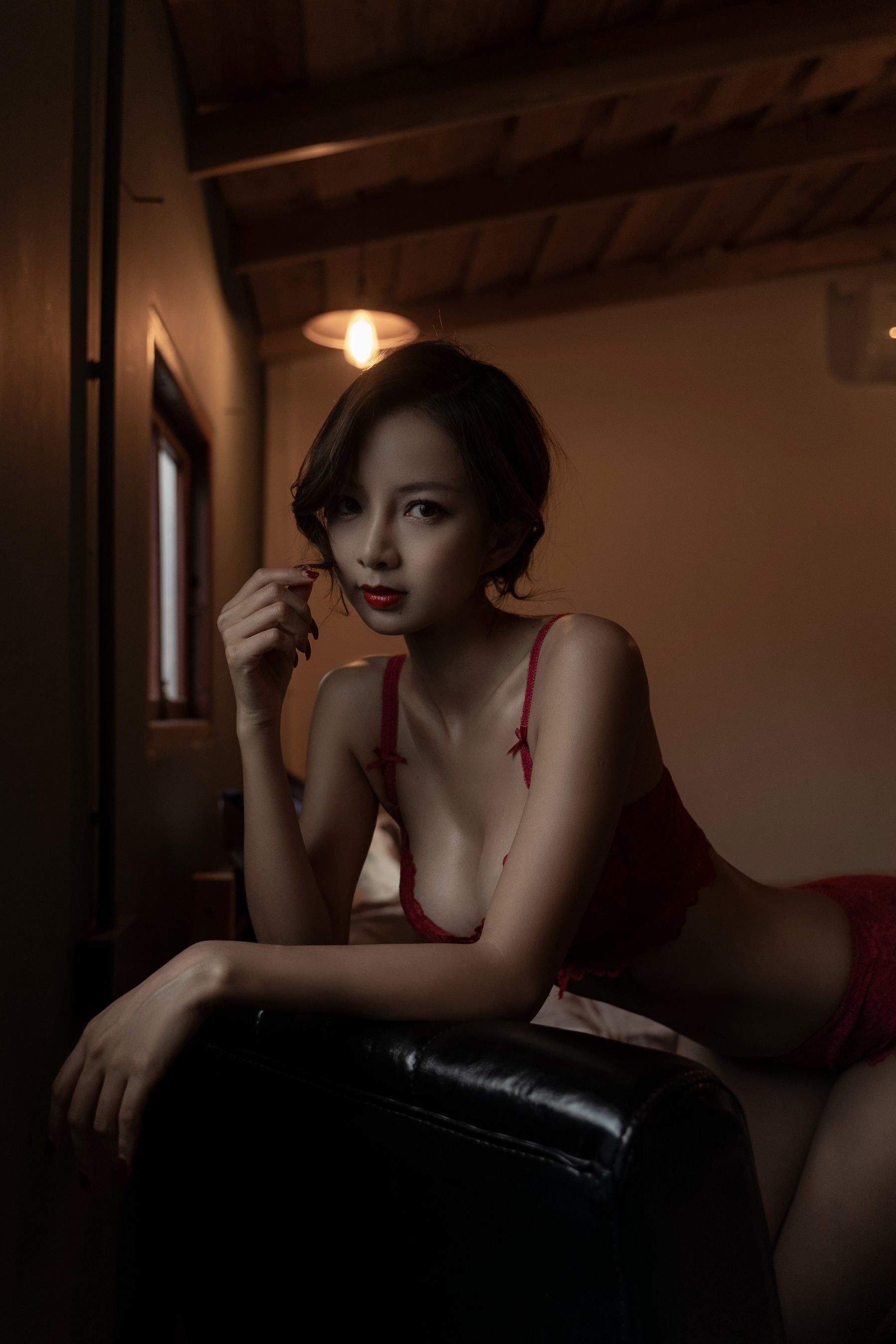 網紅COSER寫真] Nicole小月 - 後窗
