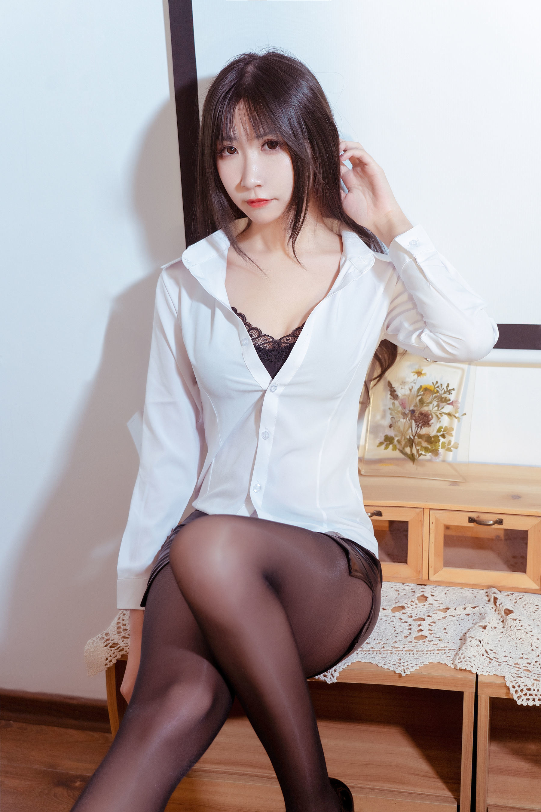 Internet Celebrity Cosplayer Photobook] Anime Blogger Ruan Yi_Fairy - Elephant OL