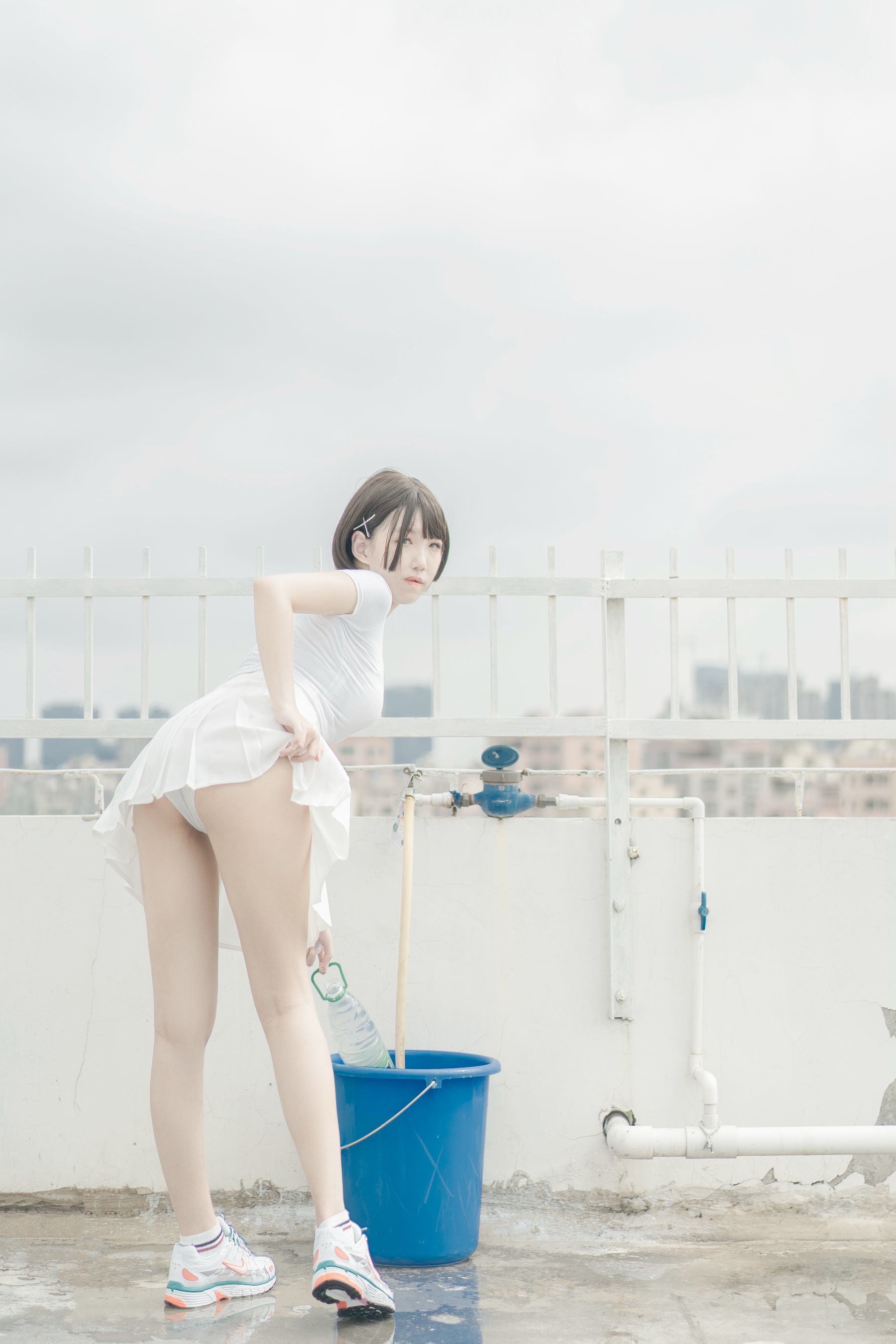 [网红COSER写真] 鬼马少女阿薰kaOri - 天台