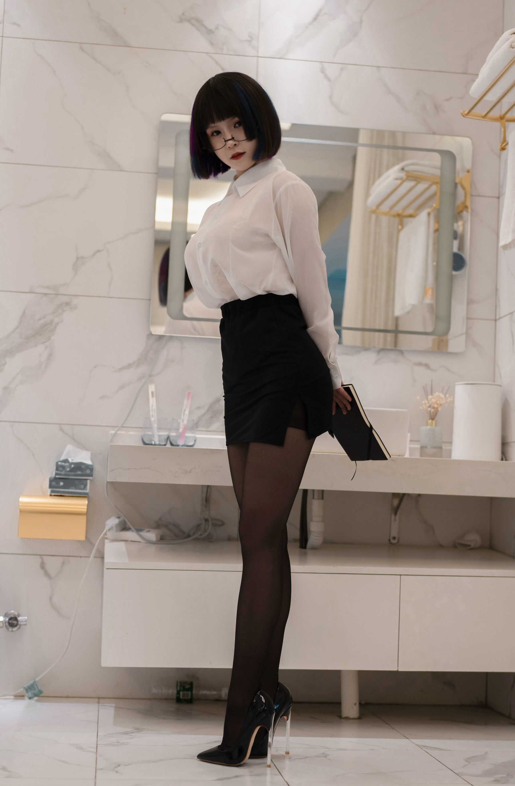 [网红COSER写真] 美少女晕崽 - 迷情小秘