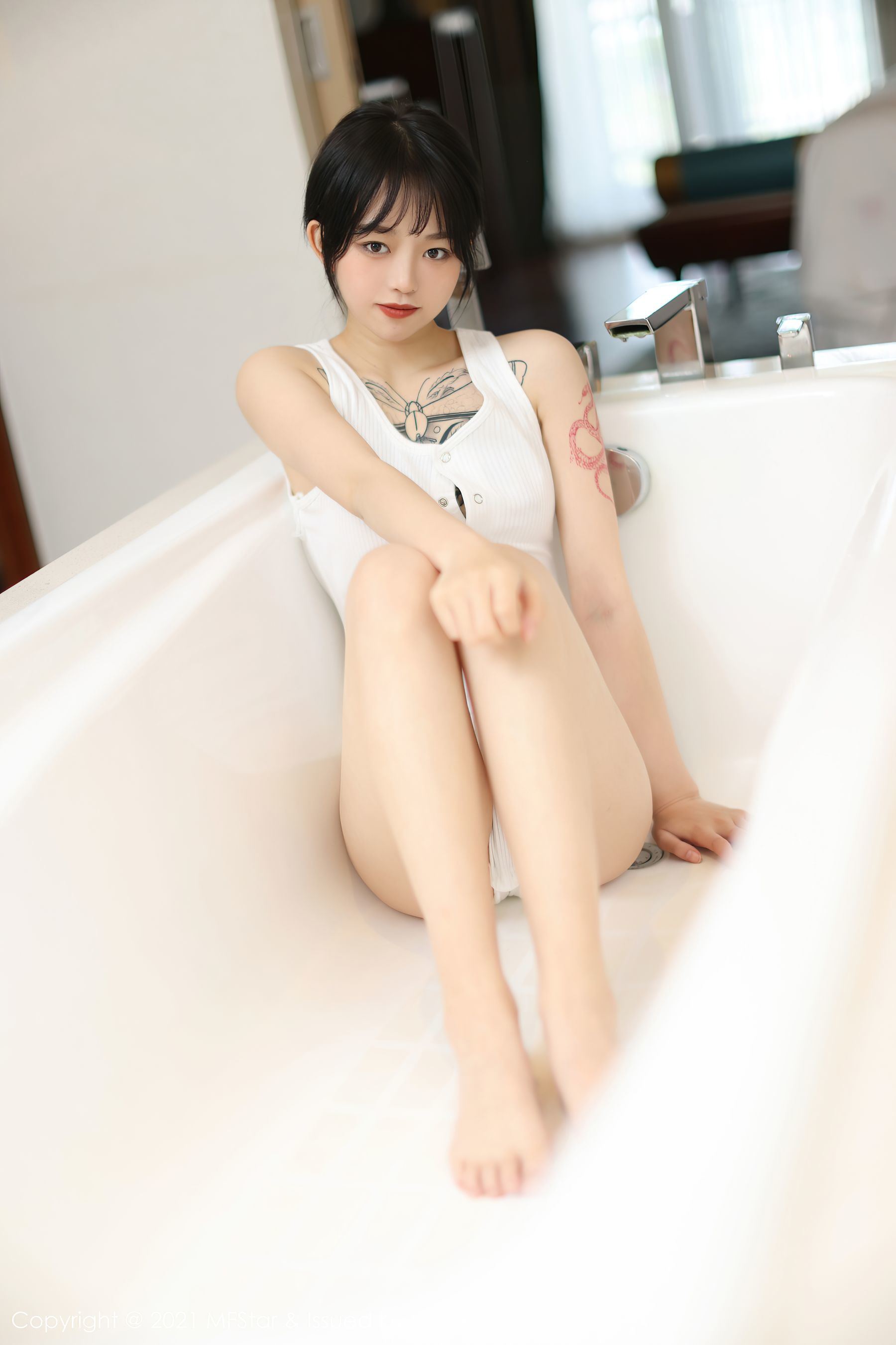 模范学院MFStar Vol.496 奶瓶子 湿身纹身写真