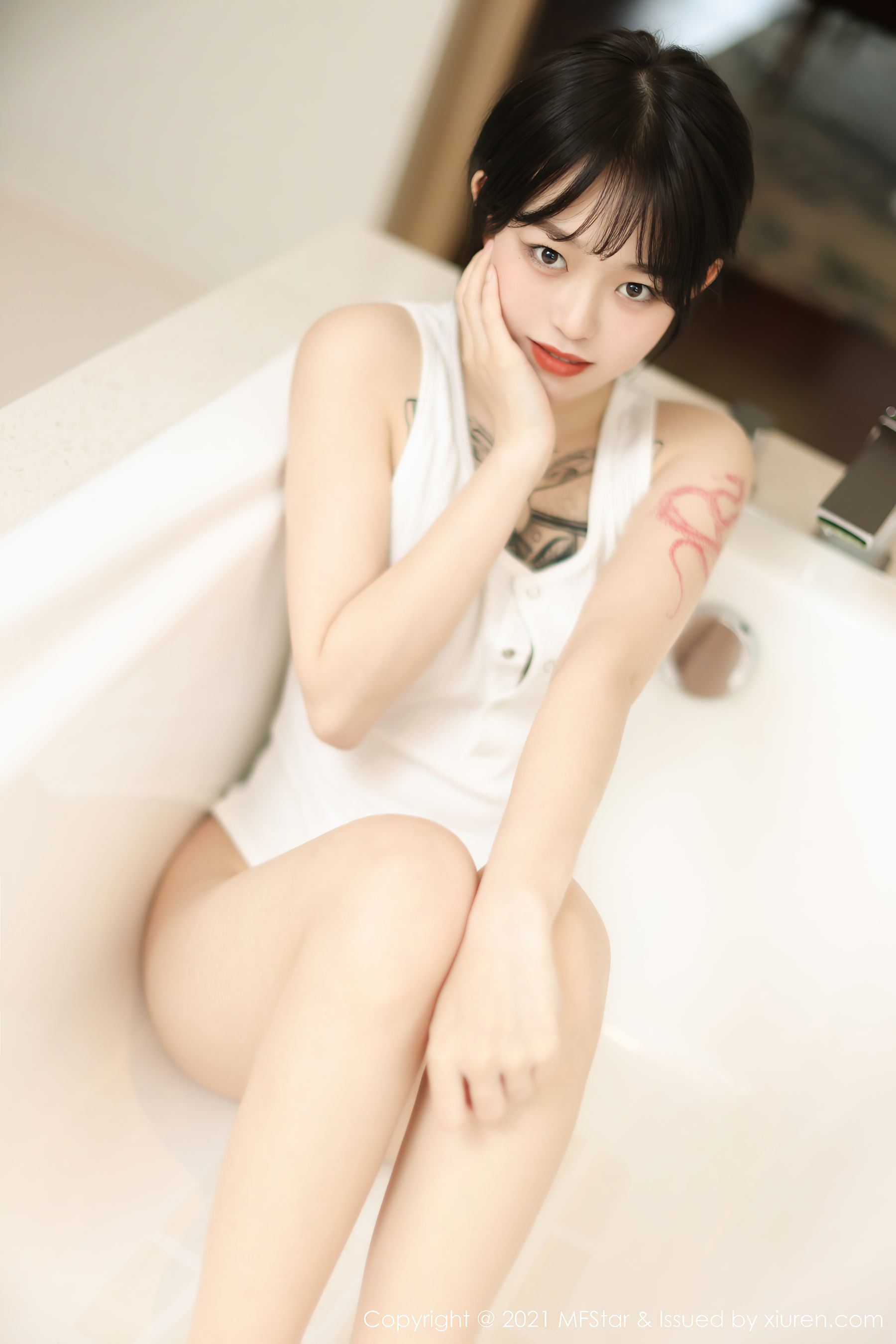 模范学院MFStar Vol.496 奶瓶子 湿身纹身写真