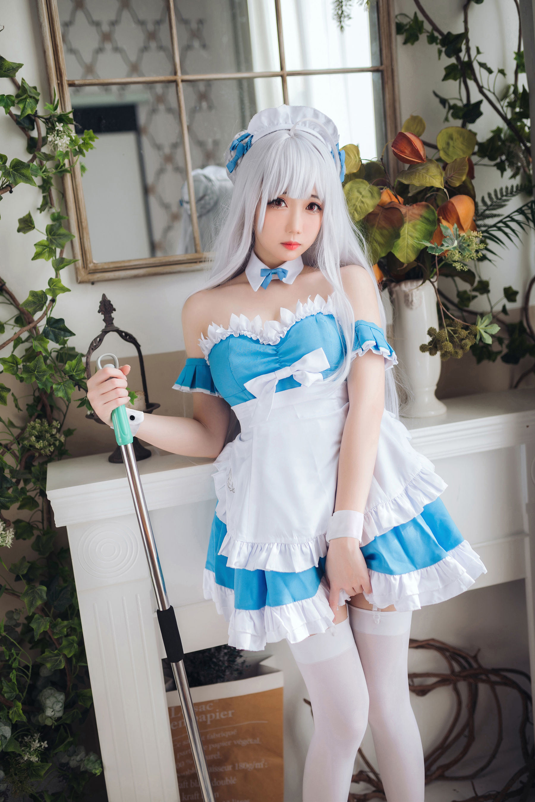 Internet Celebrity Cosplayer Photobook] Men Men Tan - Little Swan Maid