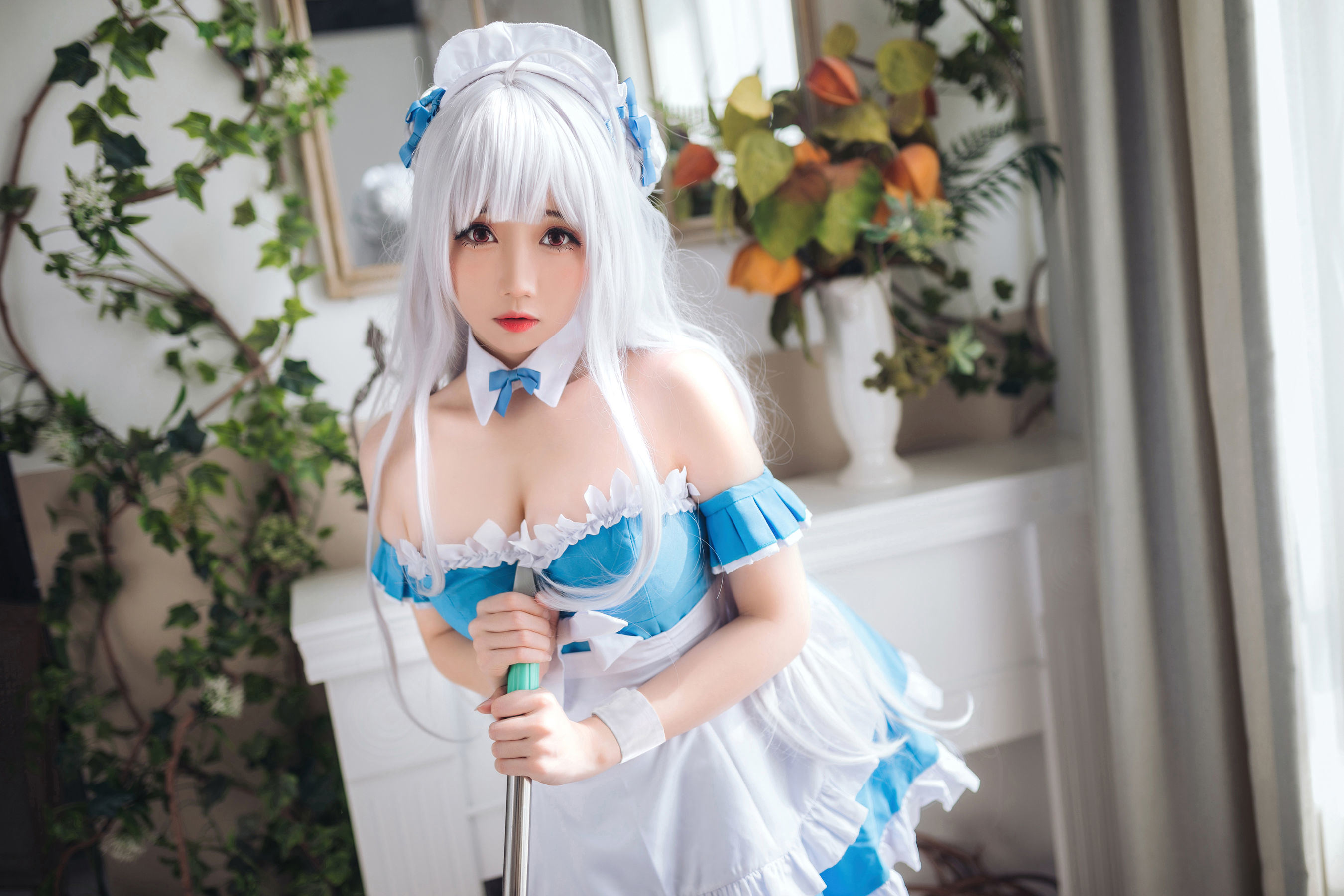 Internet Celebrity Cosplayer Photobook] Men Men Tan - Little Swan Maid