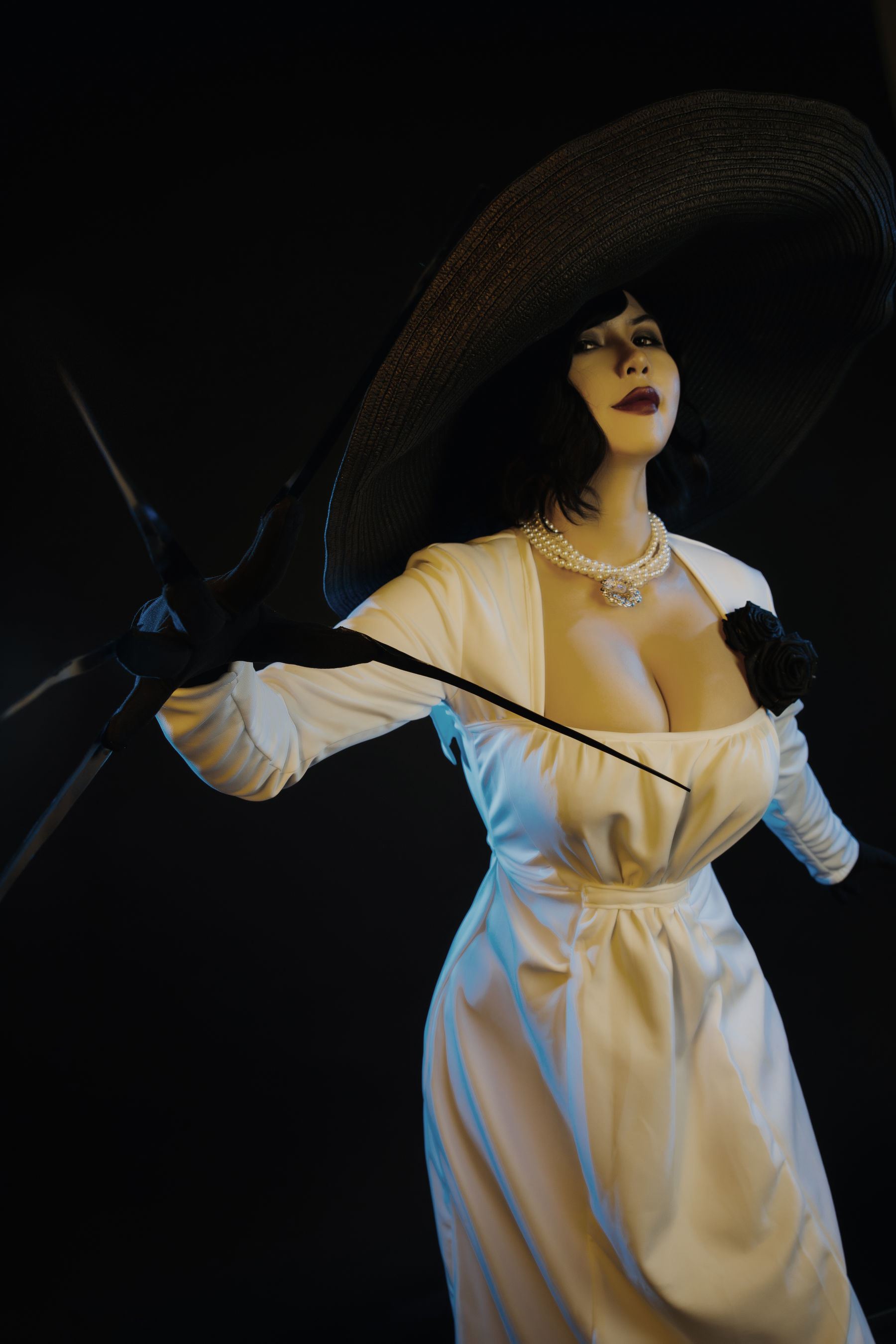 [网红COSER写真] Uy Uy - Lady Dimitrescu