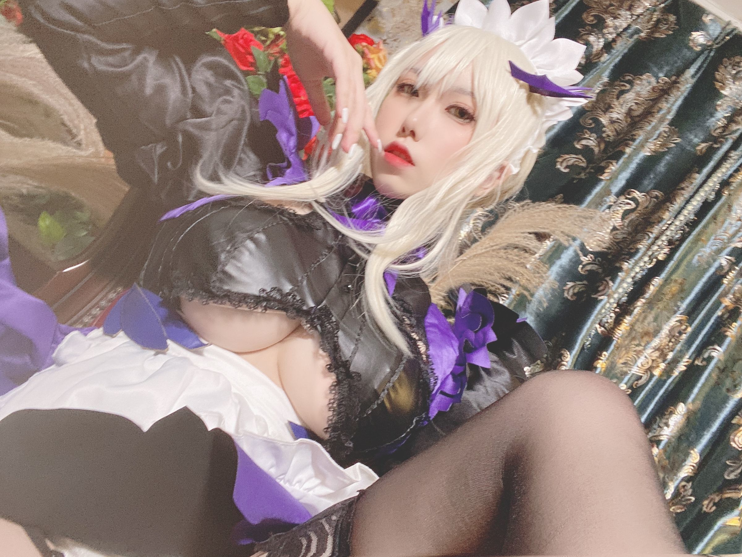 Internet Celebrity Cosplayer Photo] Yuyuan Yuzi SJ_ - Black Gun Clumsy Maid Selfie