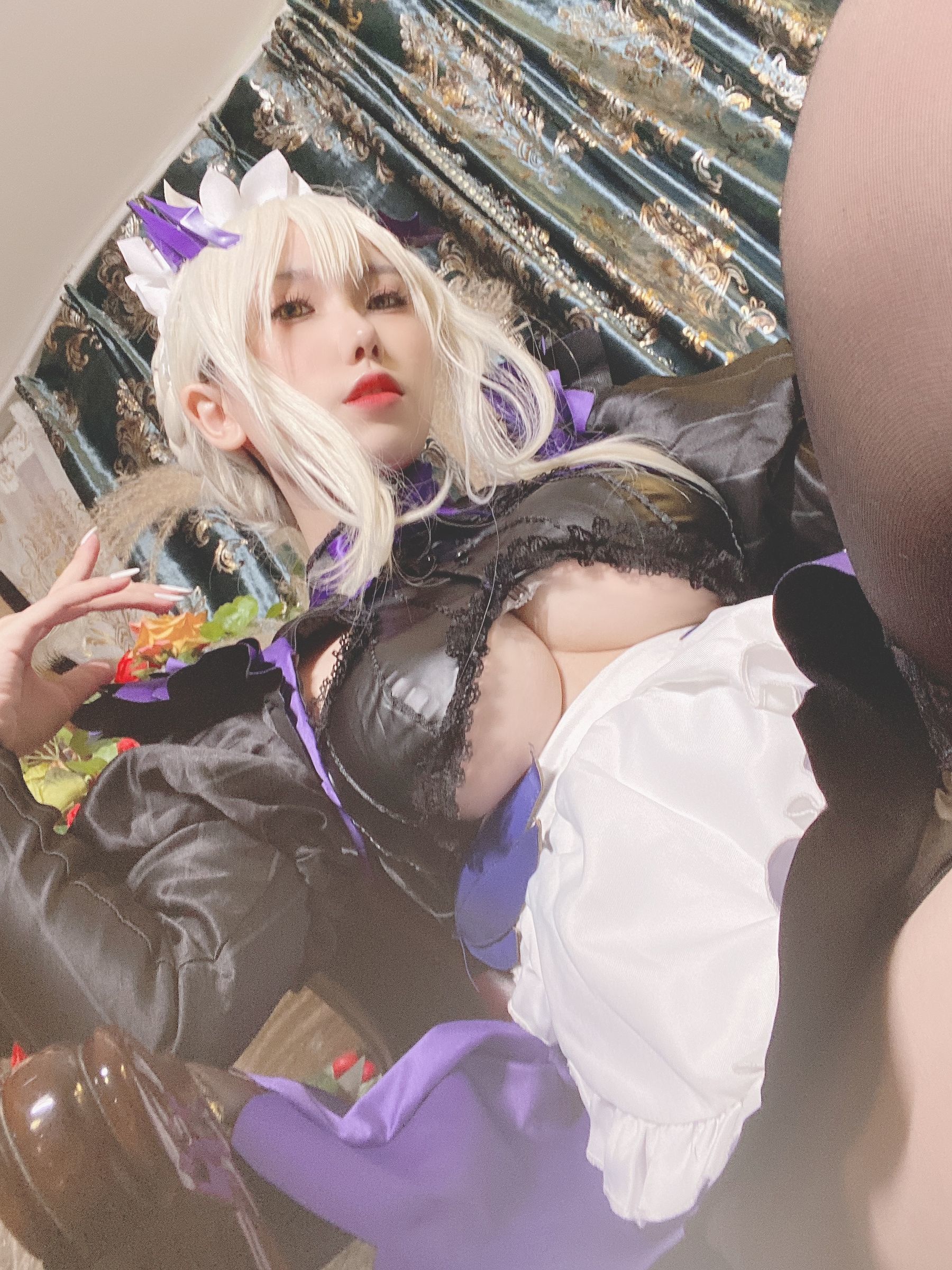 Internet Celebrity Cosplayer Photo] Yuyuan Yuzi SJ_ - Black Gun Clumsy Maid Selfie