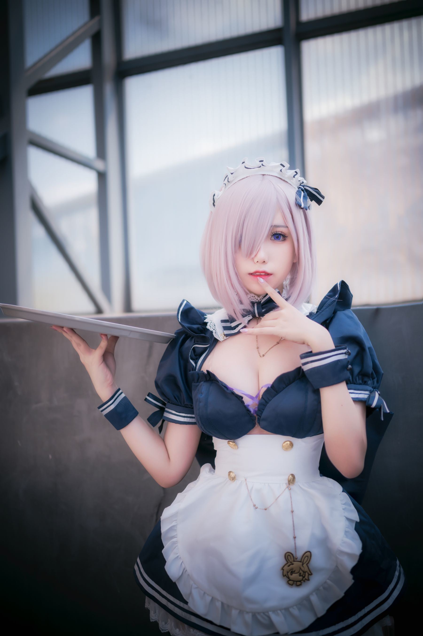 Internet Celebrity Cosplayer Photo] Yuyuan Yuzi SJ_ - Black Gun Clumsy Maid Selfie