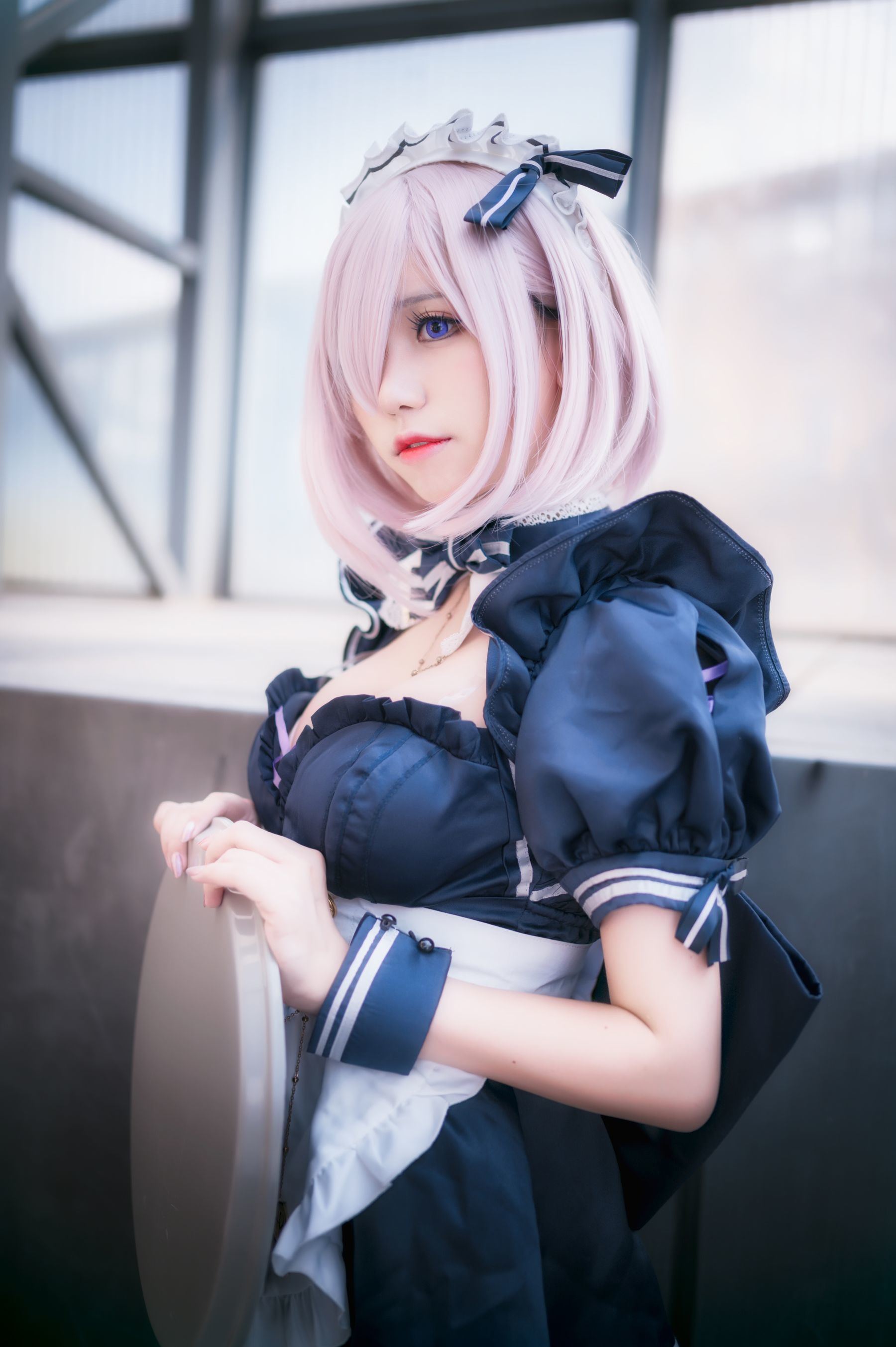 Internet Celebrity Cosplayer Photo] Yuyuan Yuzi SJ_ - Black Gun Clumsy Maid Selfie
