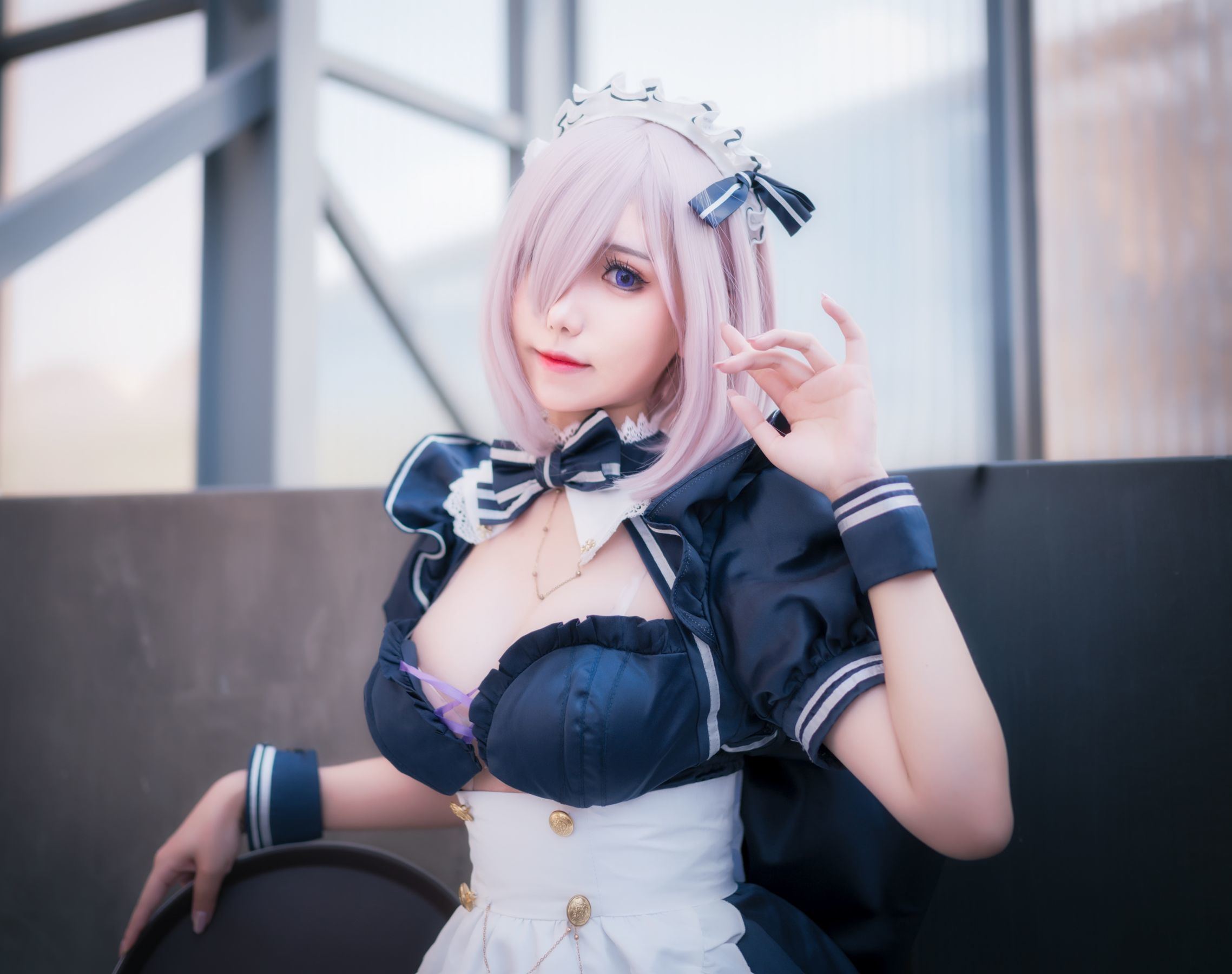 Internet Celebrity Cosplayer Photo] Yuyuan Yuzi SJ_ - Black Gun Clumsy Maid Selfie