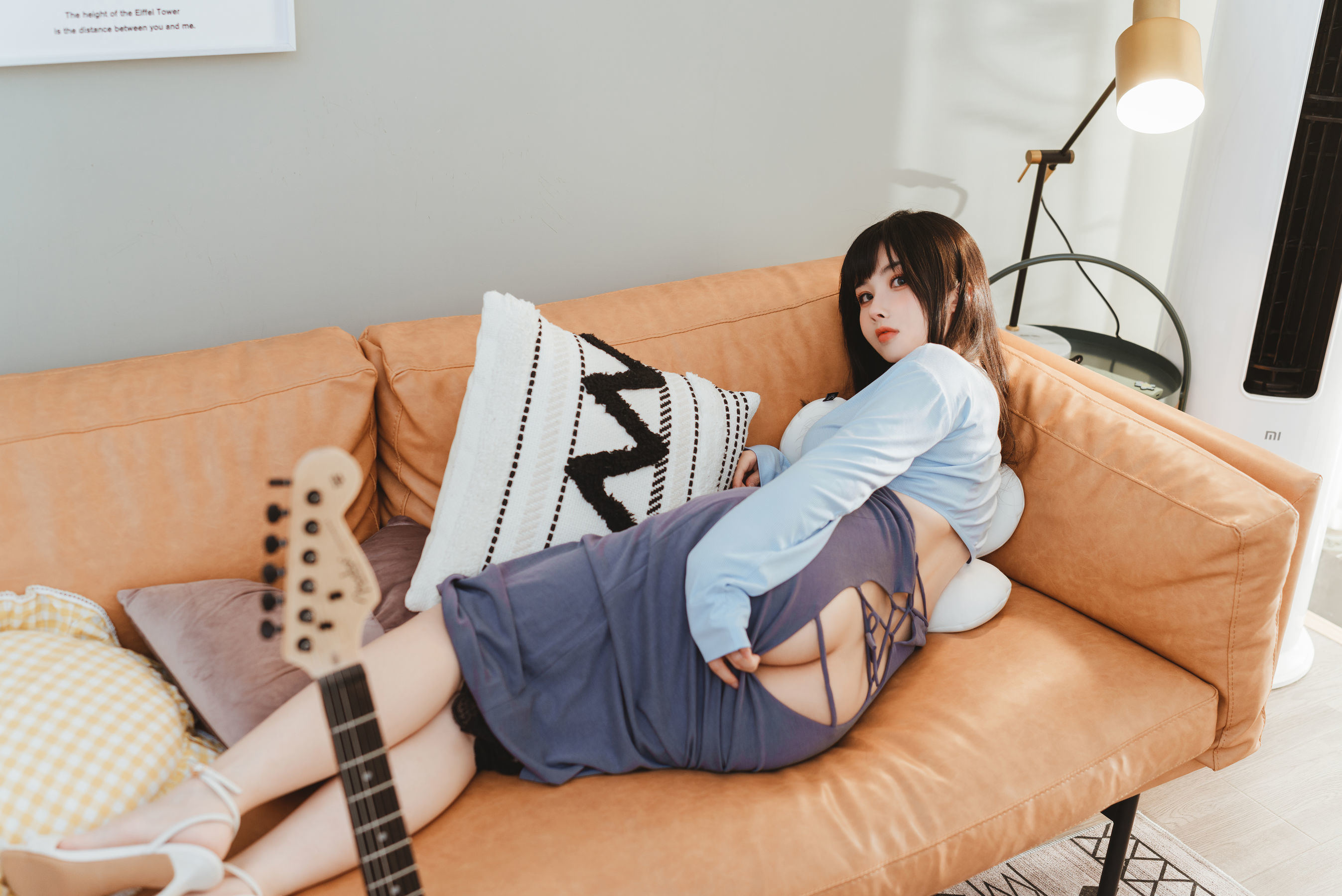 Internet Celebrity Coser Photobook] COS Welfare Rioko Liang Liang Zi - Guitar Sister Tied Skirt