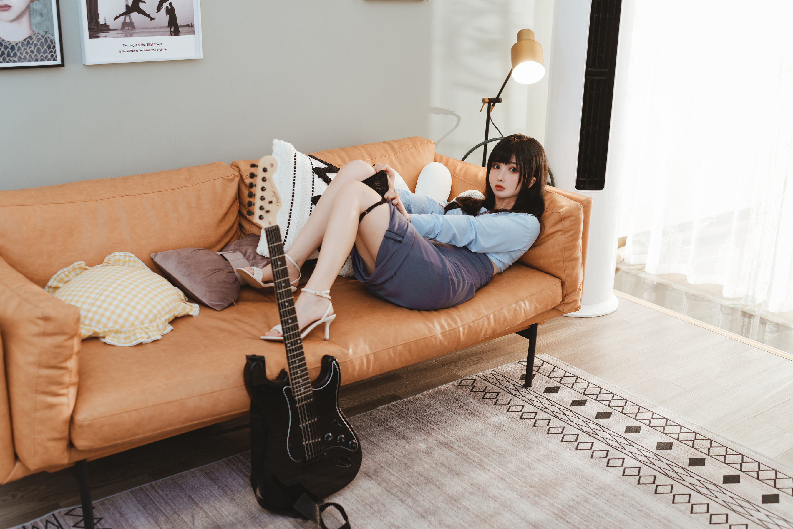Internet Celebrity Coser Photobook] COS Welfare Rioko Liang Liang Zi - Guitar Sister Tied Skirt