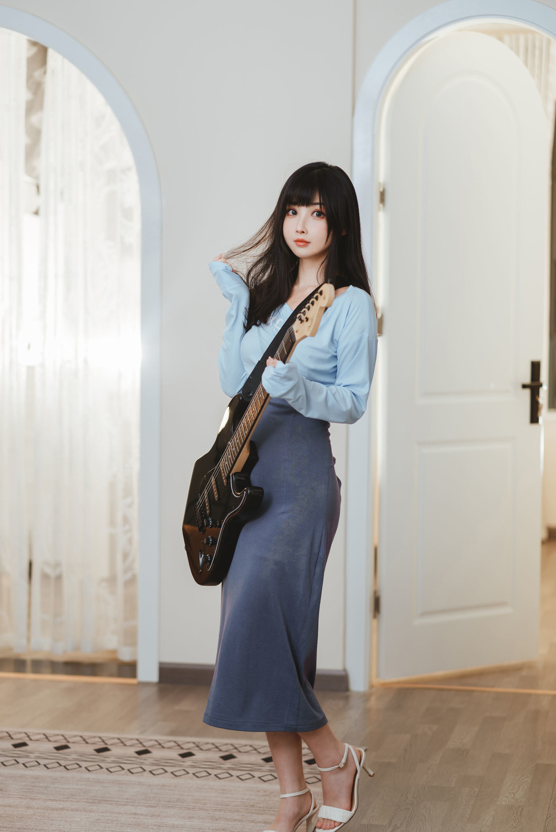 Internet Celebrity Coser Photobook] COS Welfare Rioko Liang Liang Zi - Guitar Sister Tied Skirt