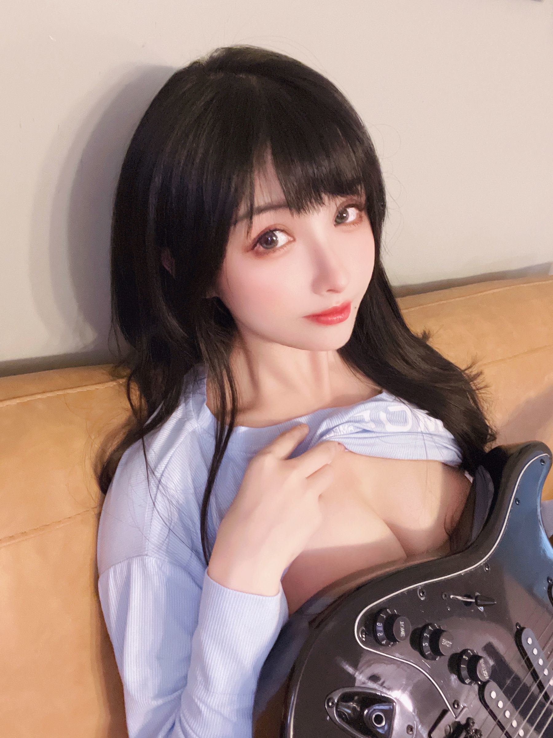 Internet Celebrity Coser Photobook] COS Welfare Rioko Liang Liang Zi - Guitar Sister Tied Skirt