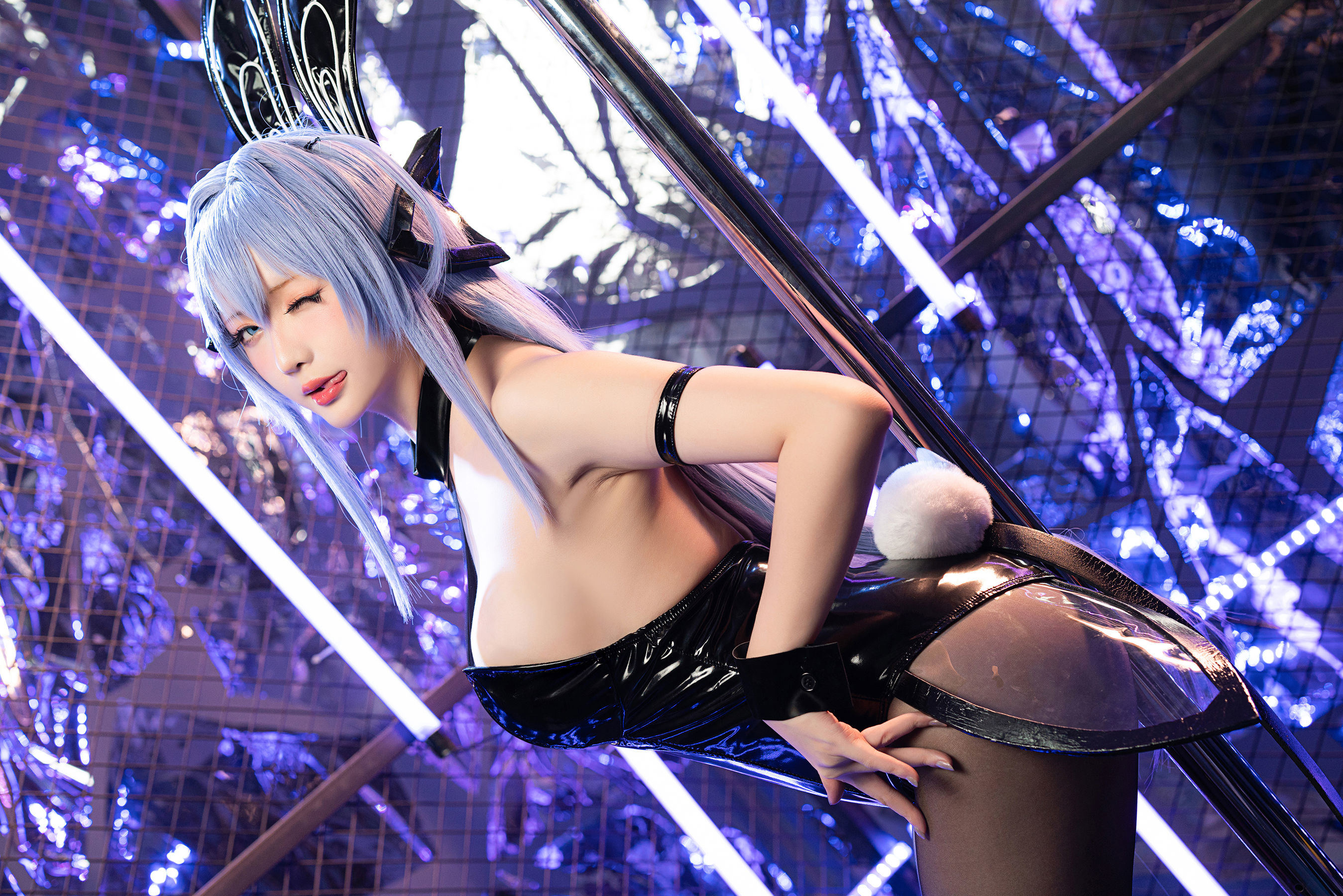 เน็ตไอดอล COSER ภาพถ่าย] Coser小姐姐 ซิงจือชิชิ - สีขาวบริสุทธิ์ และ สีดำสนิท 《สวน》