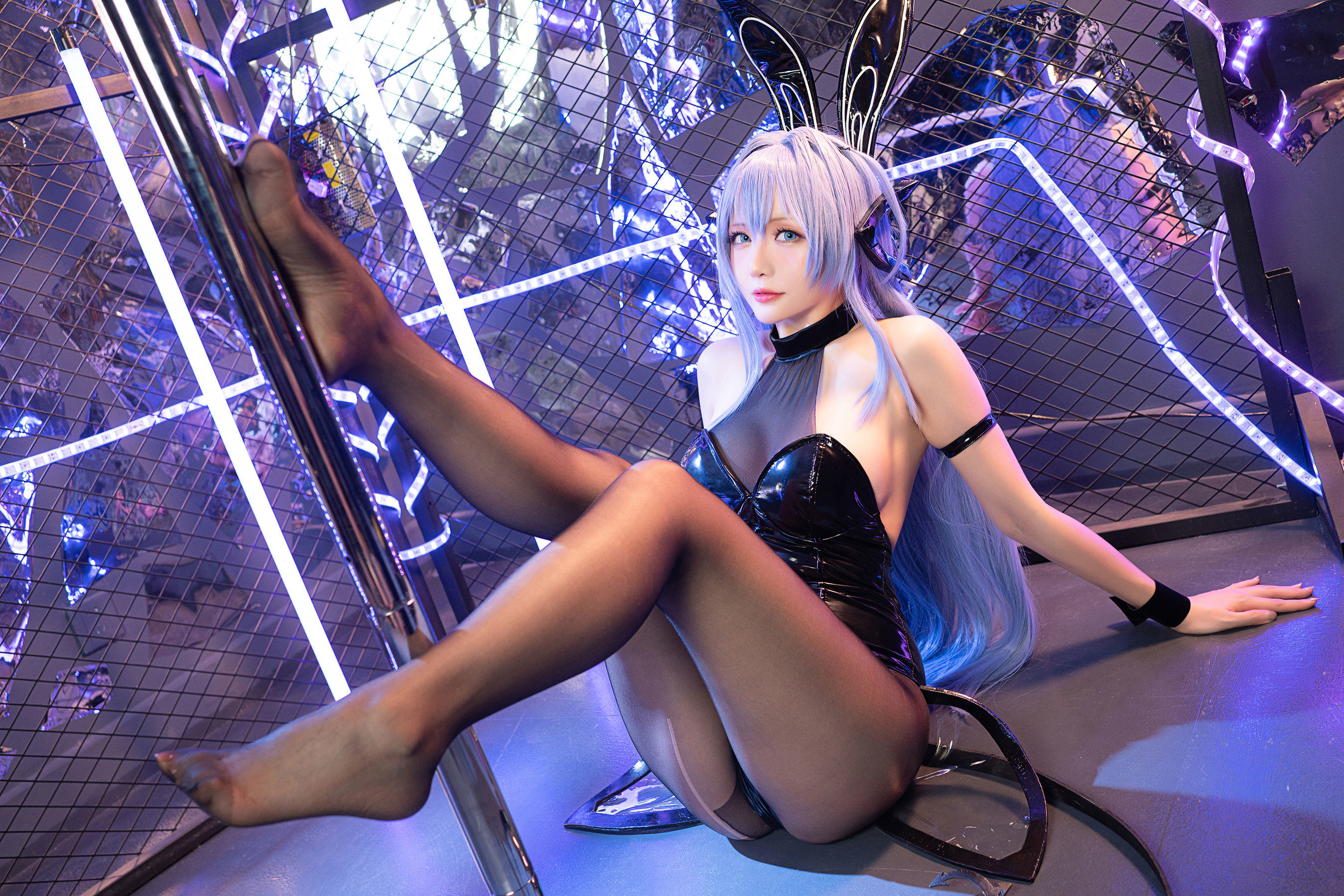 เน็ตไอดอล COSER ภาพถ่าย] Coser小姐姐 ซิงจือชิชิ - สีขาวบริสุทธิ์ และ สีดำสนิท 《สวน》