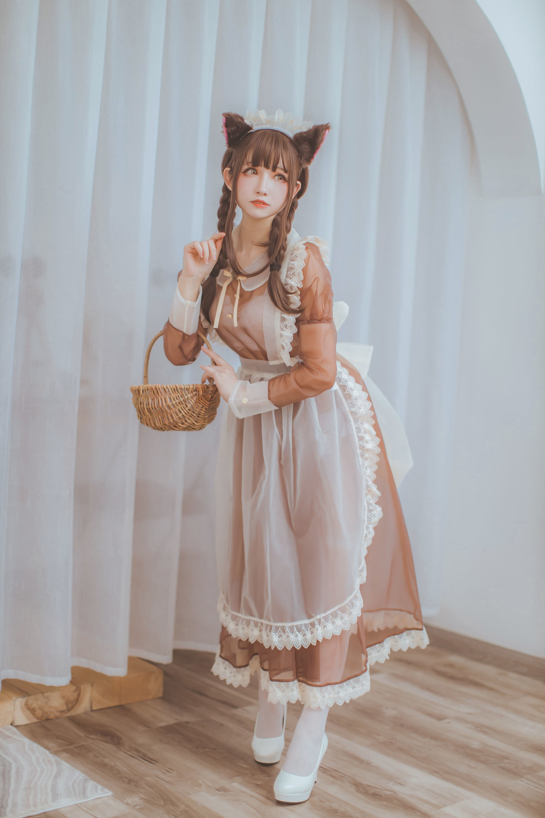 Ảnh cosplay ngôi sao mạng] Coser Yi Yi - Nữ hầu trong suốt