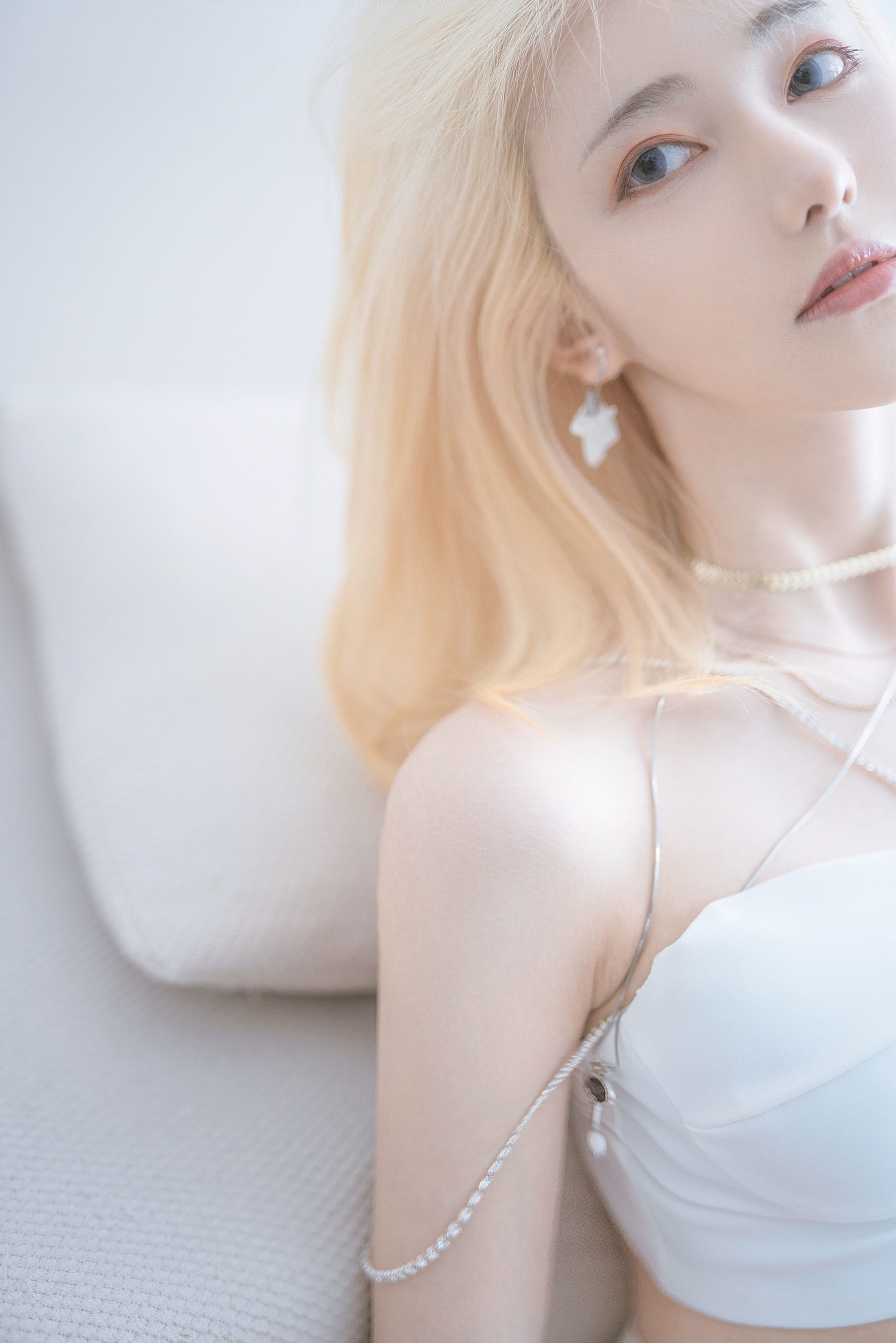 เน็ตไอดอล คอสเซอร์ 写真] บล็อกเกอร์อนิเมะ นันเทาโมโมโกะ - ชุดยูนิฟอร์มสีขาว
