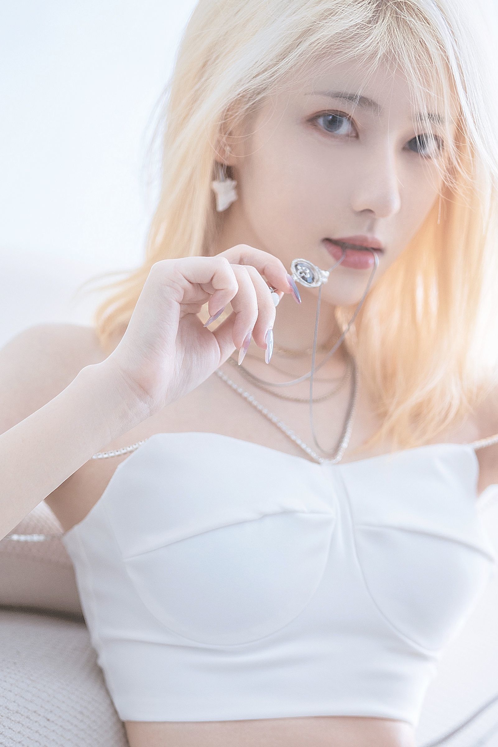 เน็ตไอดอล คอสเซอร์ 写真] บล็อกเกอร์อนิเมะ นันเทาโมโมโกะ - ชุดยูนิฟอร์มสีขาว