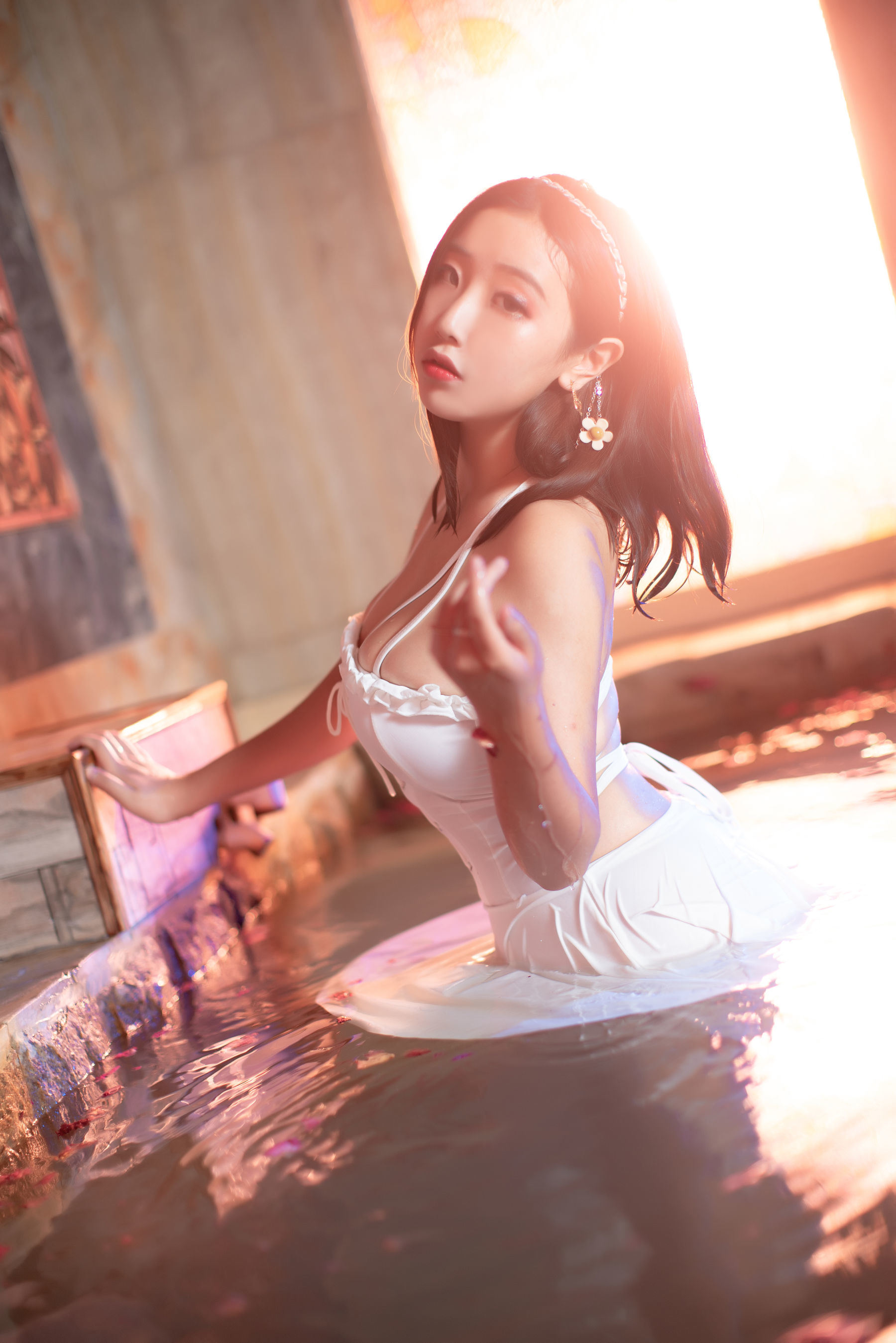 인터넷 스타 COSER 사진] 애니메이션 블로거 무링 Mu0 - 온천 반사