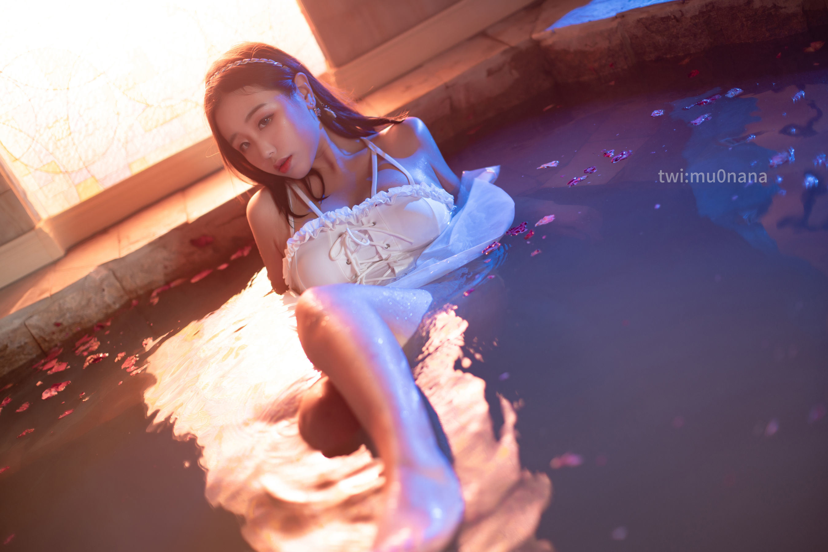 인터넷 스타 COSER 사진] 애니메이션 블로거 무링 Mu0 - 온천 반사