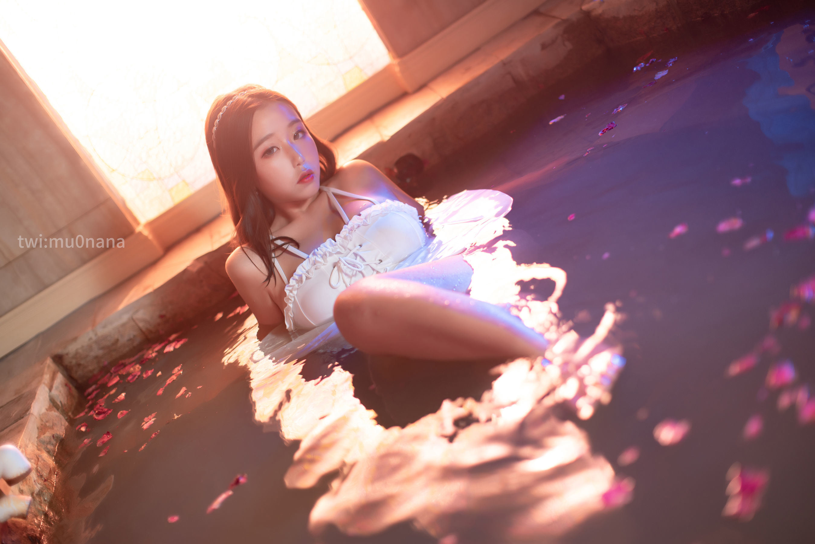 인터넷 스타 COSER 사진] 애니메이션 블로거 무링 Mu0 - 온천 반사
