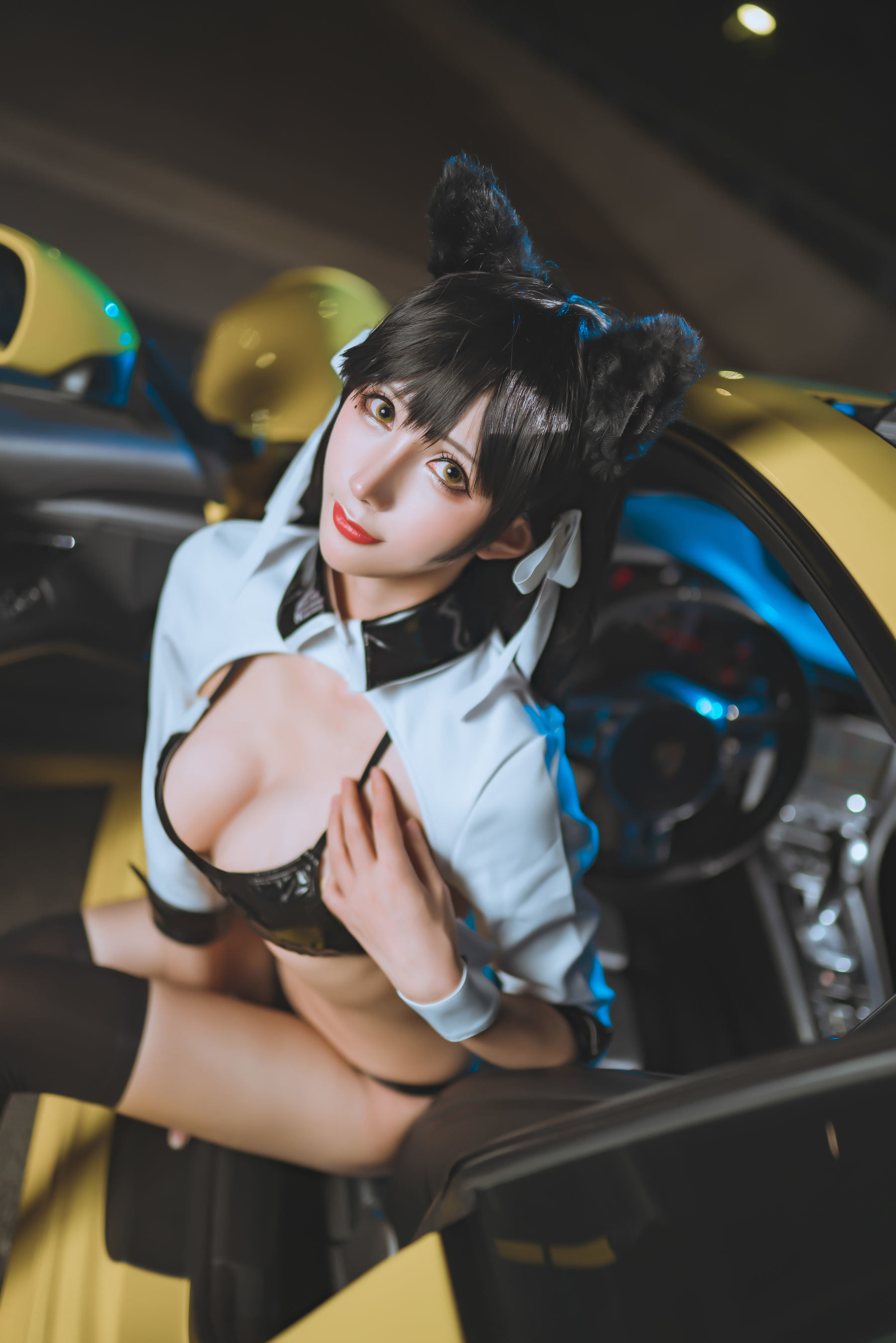 Internet Celebrity Cosplayer Photobook] Anime Blogger Ya Qi - Azur Lane Racing Atago