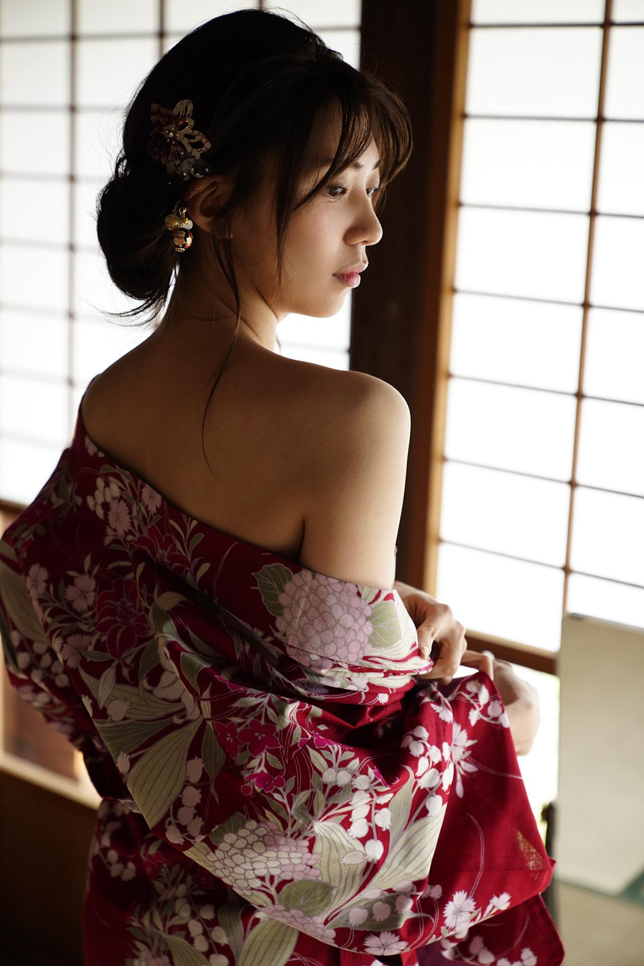 山岸逢花 抱いて… 花と逢ー最終章ー アサ芸セクシー 62P