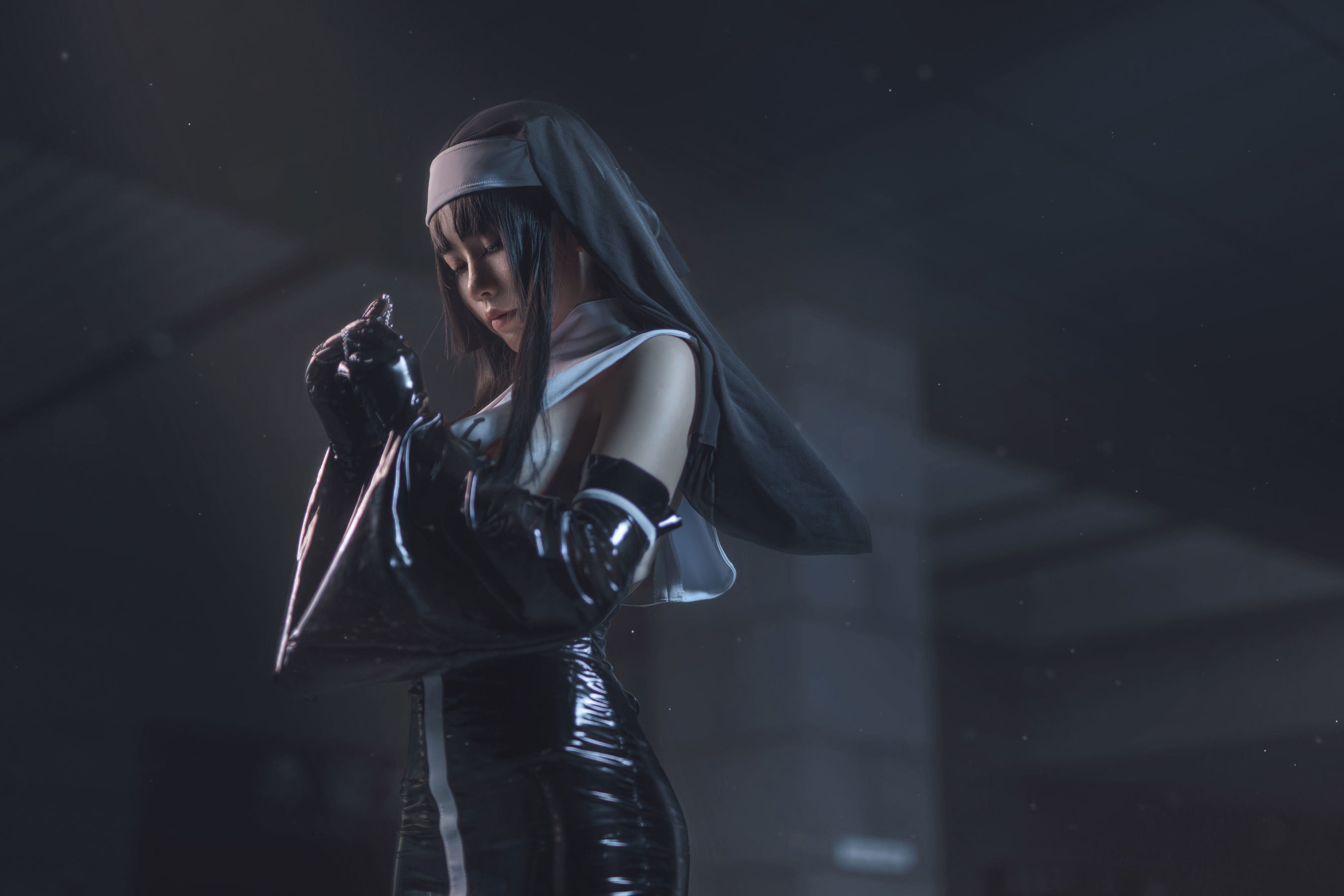 เน็ตไอดอล COSER รูปถ่าย] บล็อกเกอร์อนิเมะ ukiยูจี - นักบวชชุดยางดำ