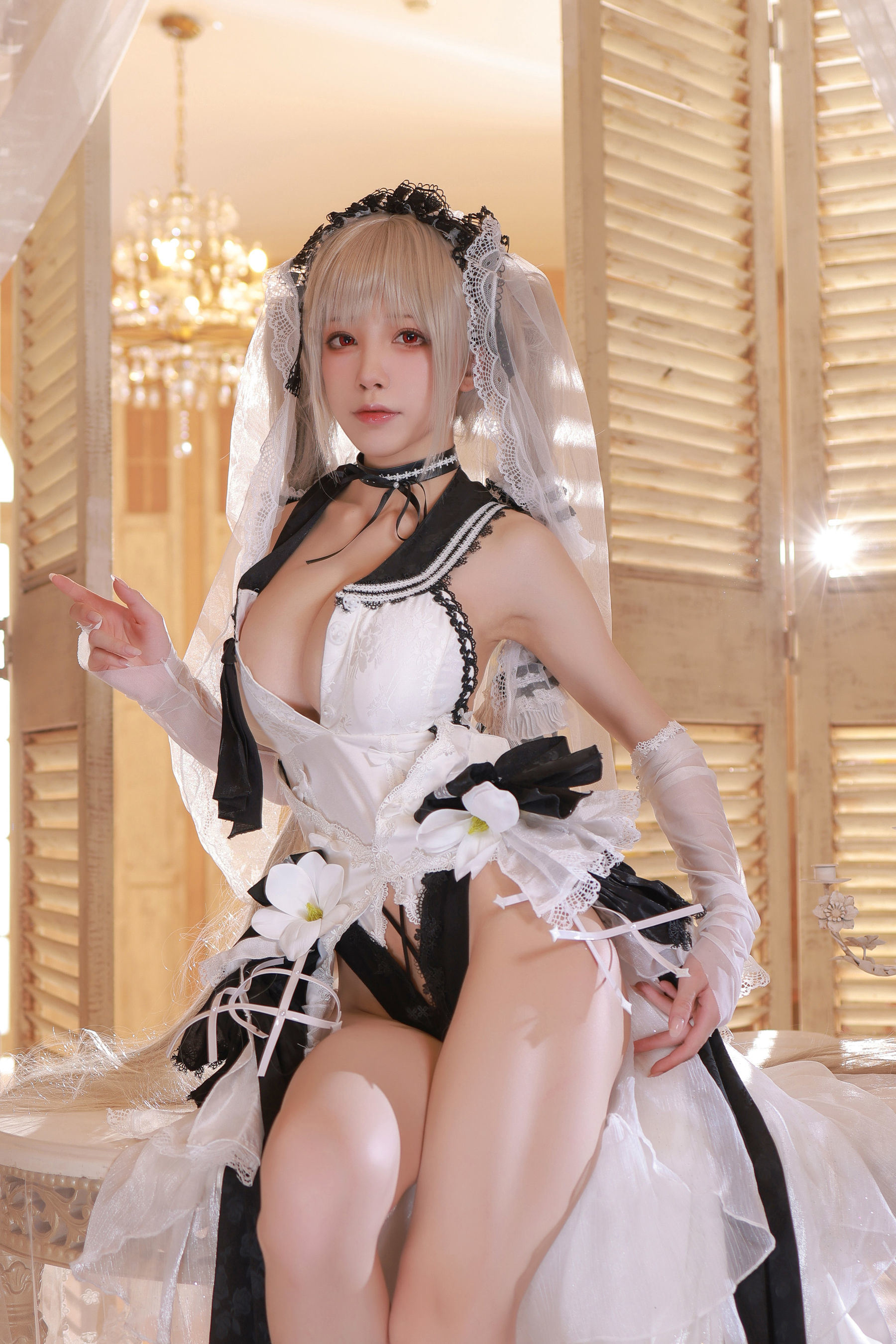 Internet Celebrity Cosplayer Photobook] Anime Blogger Shui Miao Aqua - Azur Lane Vampire Wedding Dress