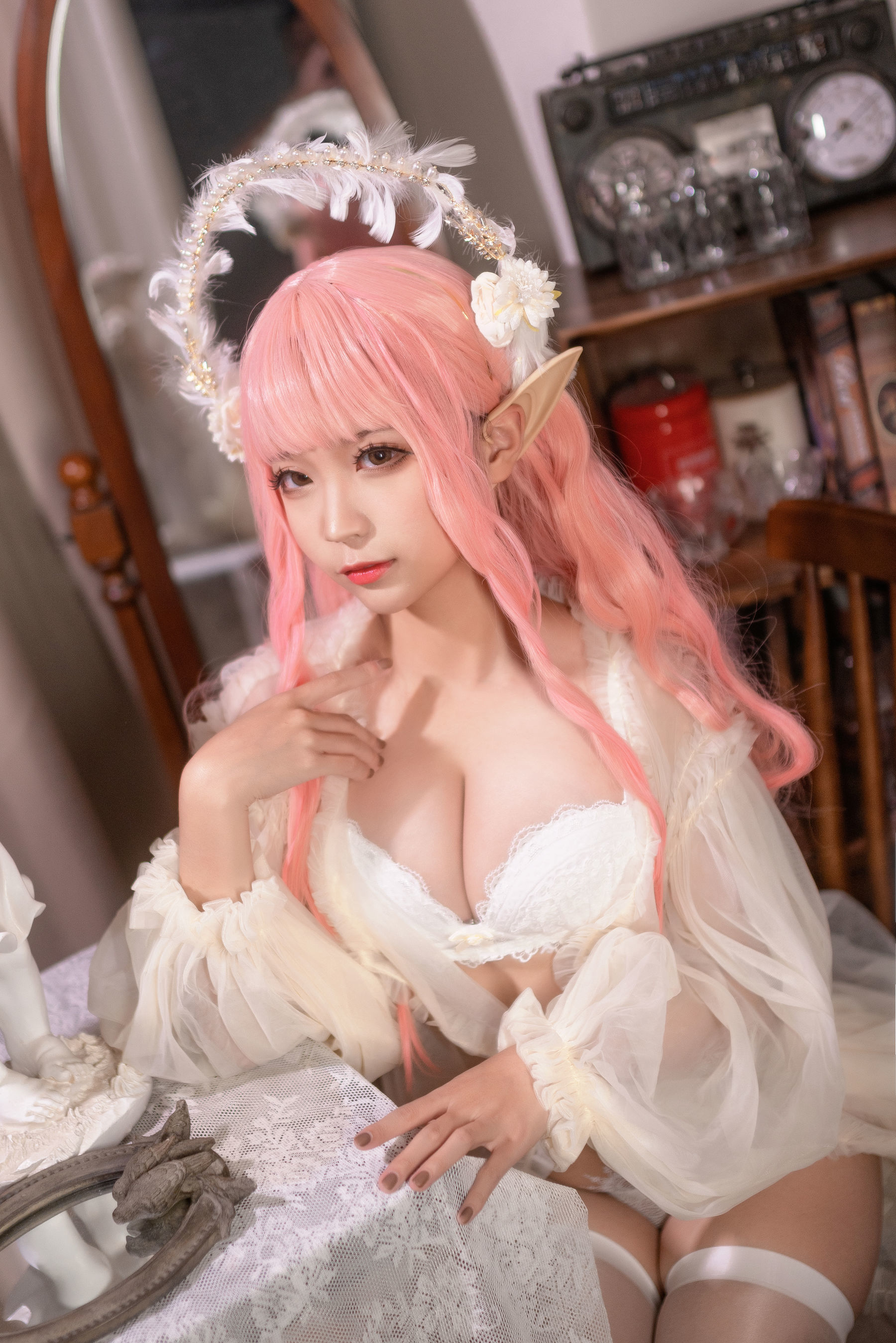 Internet Celebrity COSER Photobook] Anime Blogger Chun Mo Mo - Pointy Eared Kingdom Pink Elf