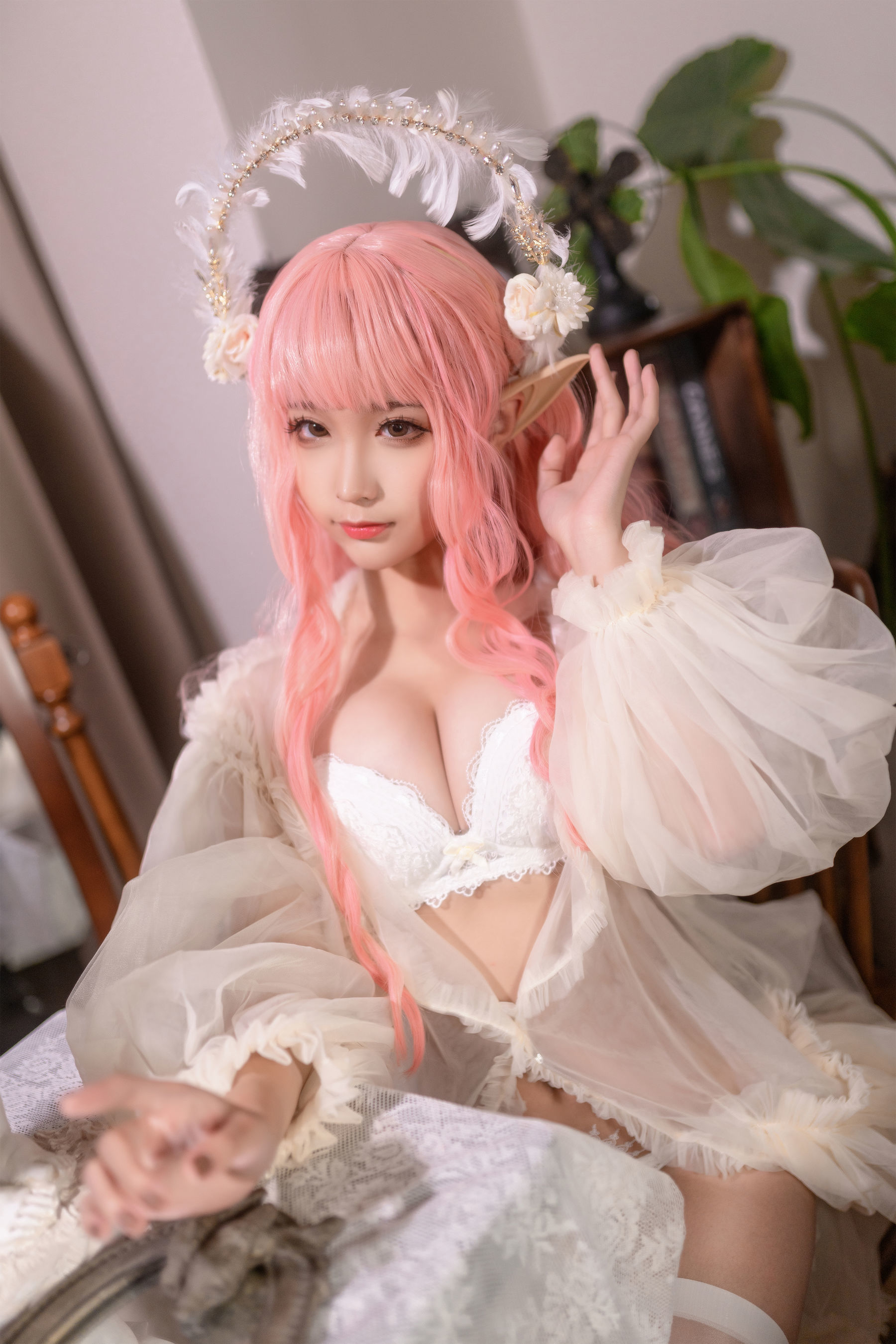 Internet Celebrity COSER Photobook] Anime Blogger Chun Mo Mo - Pointy Eared Kingdom Pink Elf