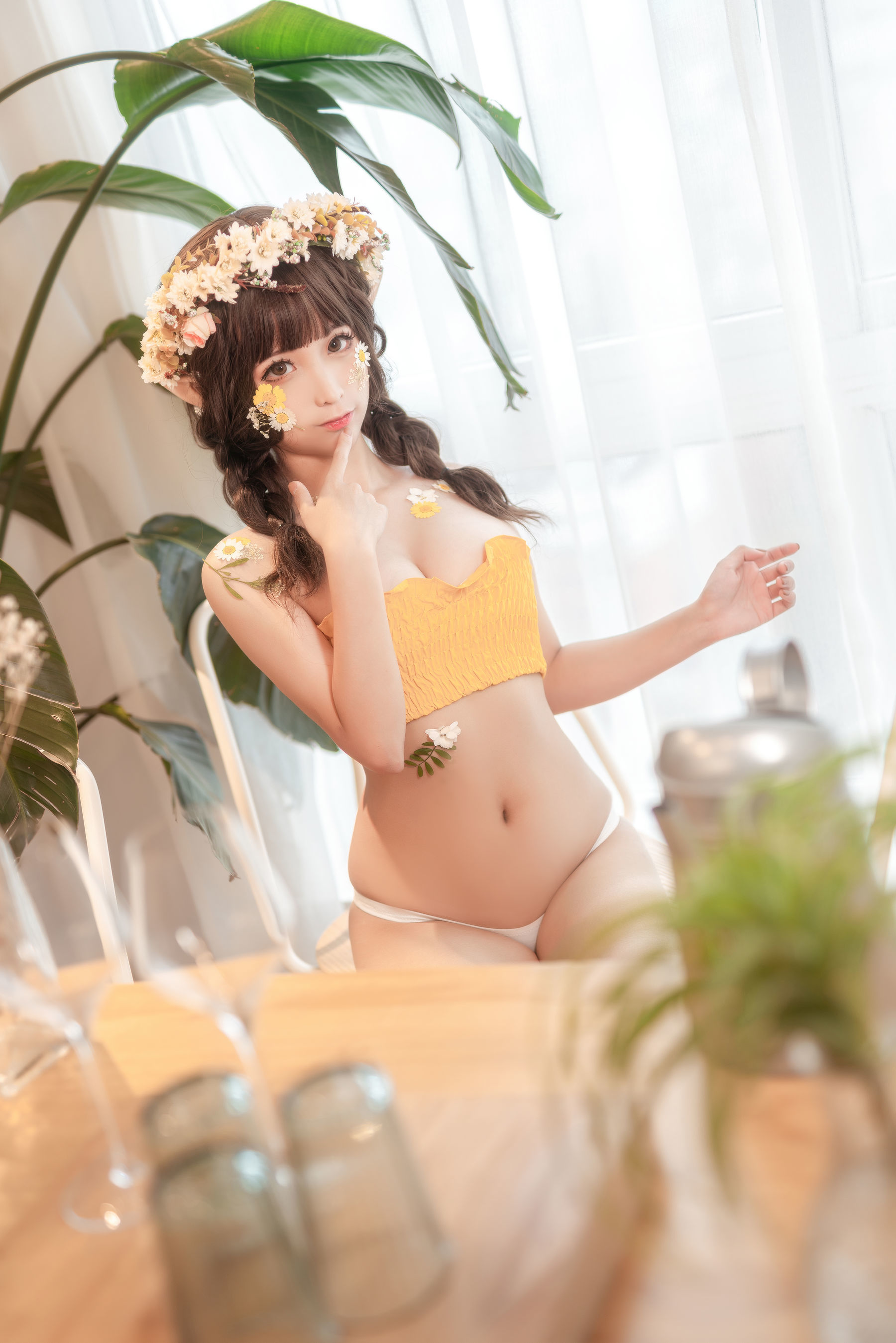 Internet Celebrity COSER Photobook] Anime Blogger Chun Mo Mo - Pointy-Eared Kingdom Flower Elf