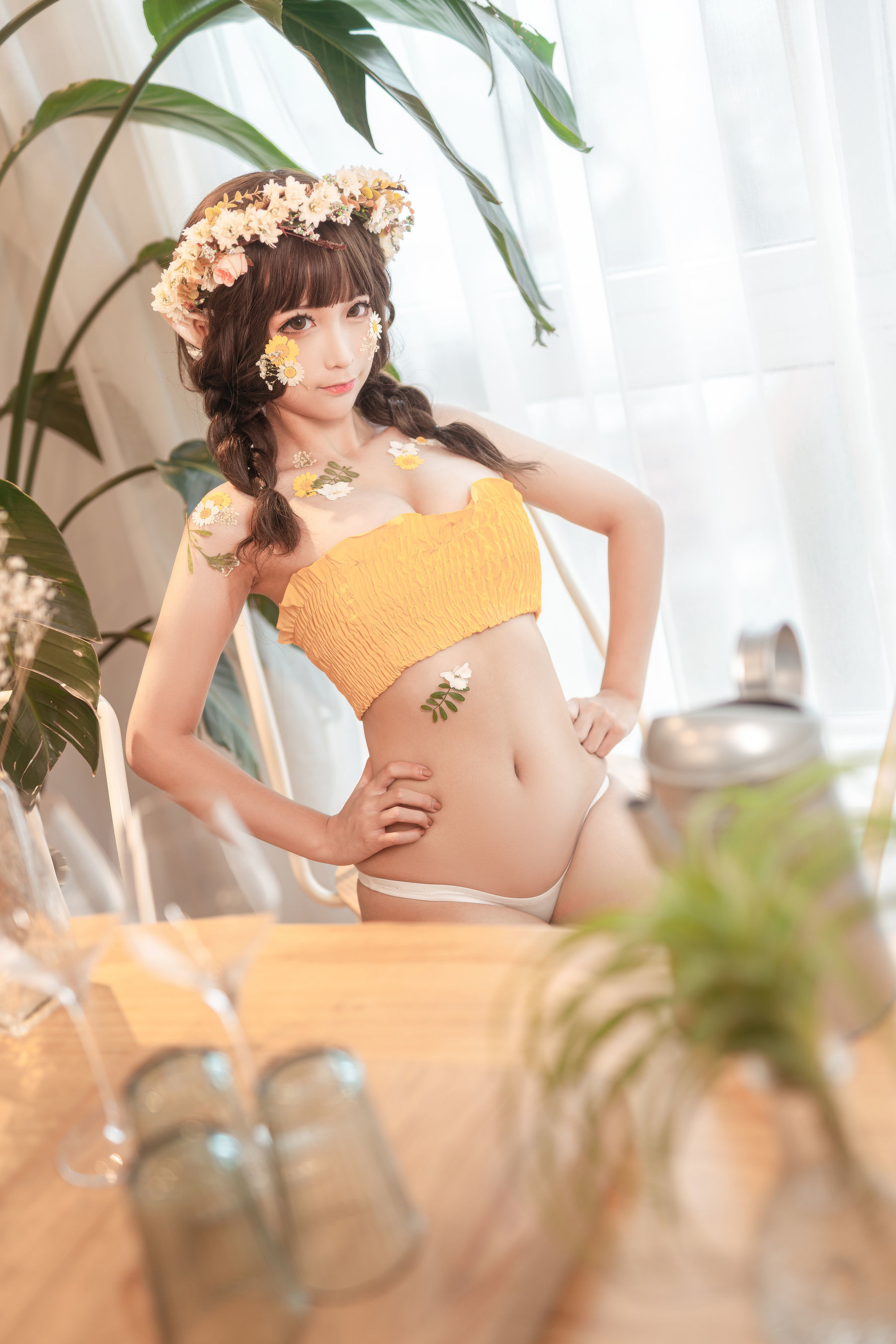 Internet Celebrity COSER Photobook] Anime Blogger Chun Mo Mo - Pointy-Eared Kingdom Flower Elf