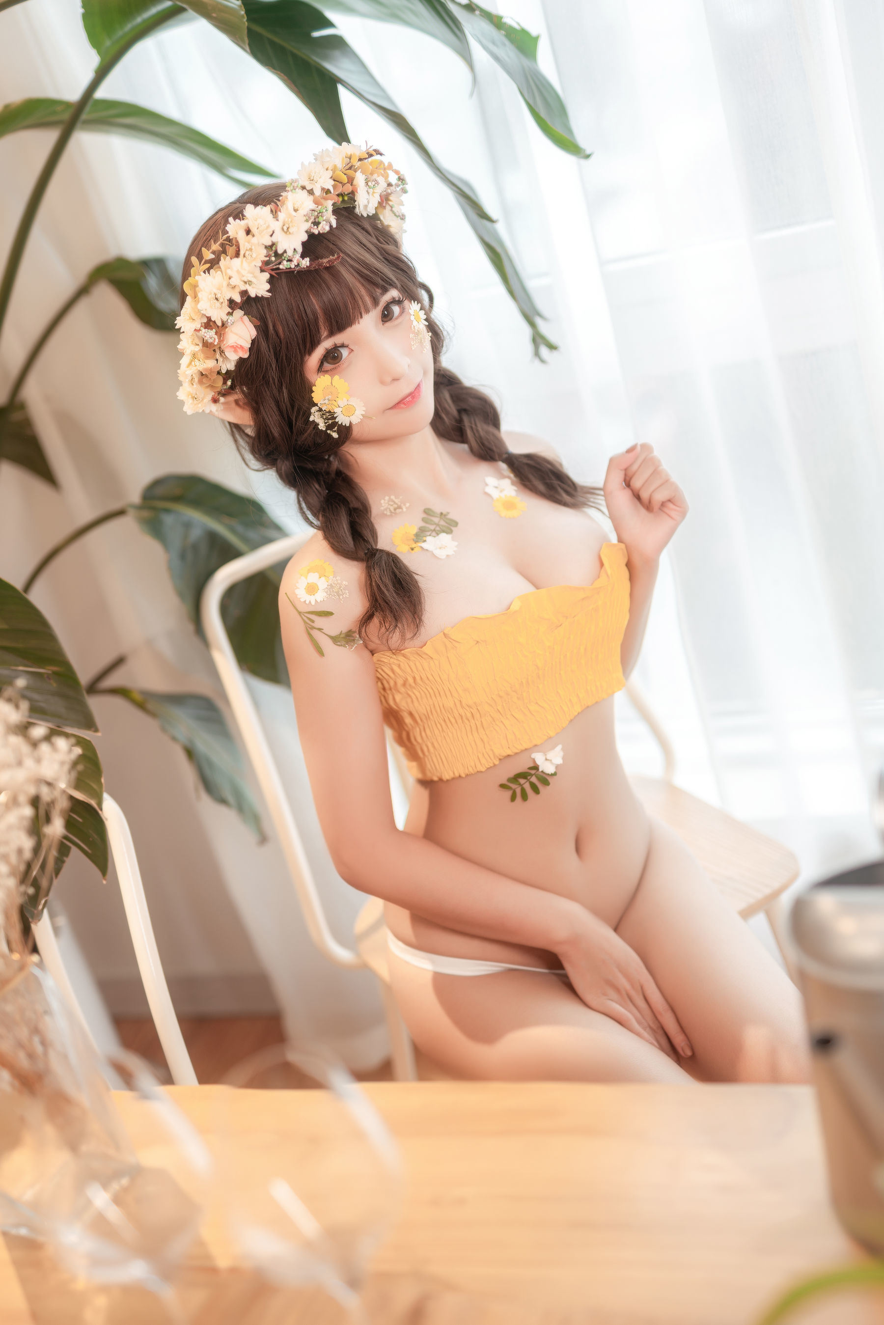 Internet Celebrity COSER Photobook] Anime Blogger Chun Mo Mo - Pointy-Eared Kingdom Flower Elf
