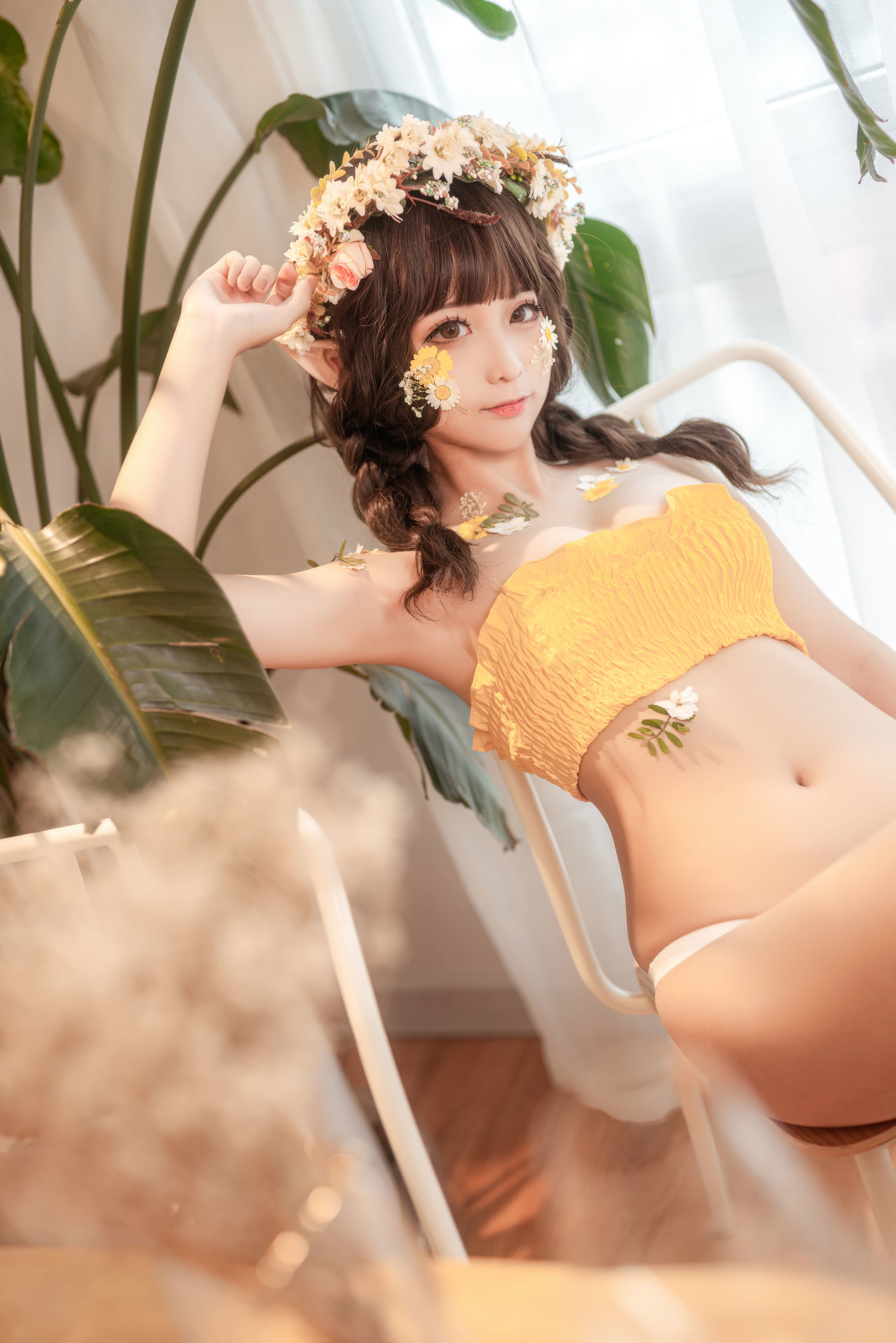 Internet Celebrity COSER Photobook] Anime Blogger Chun Mo Mo - Pointy-Eared Kingdom Flower Elf